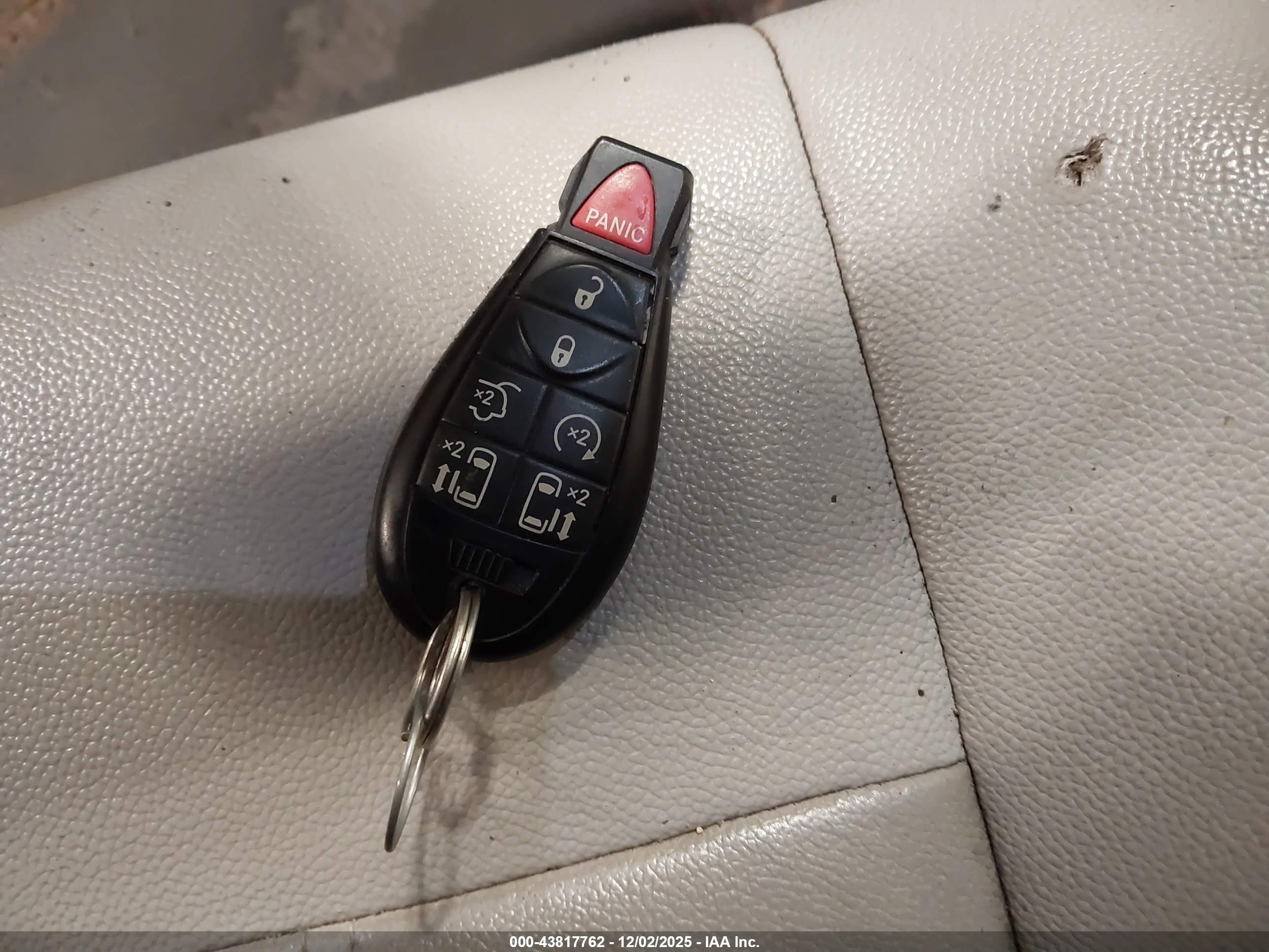 CHRYSLER TOWN image 11