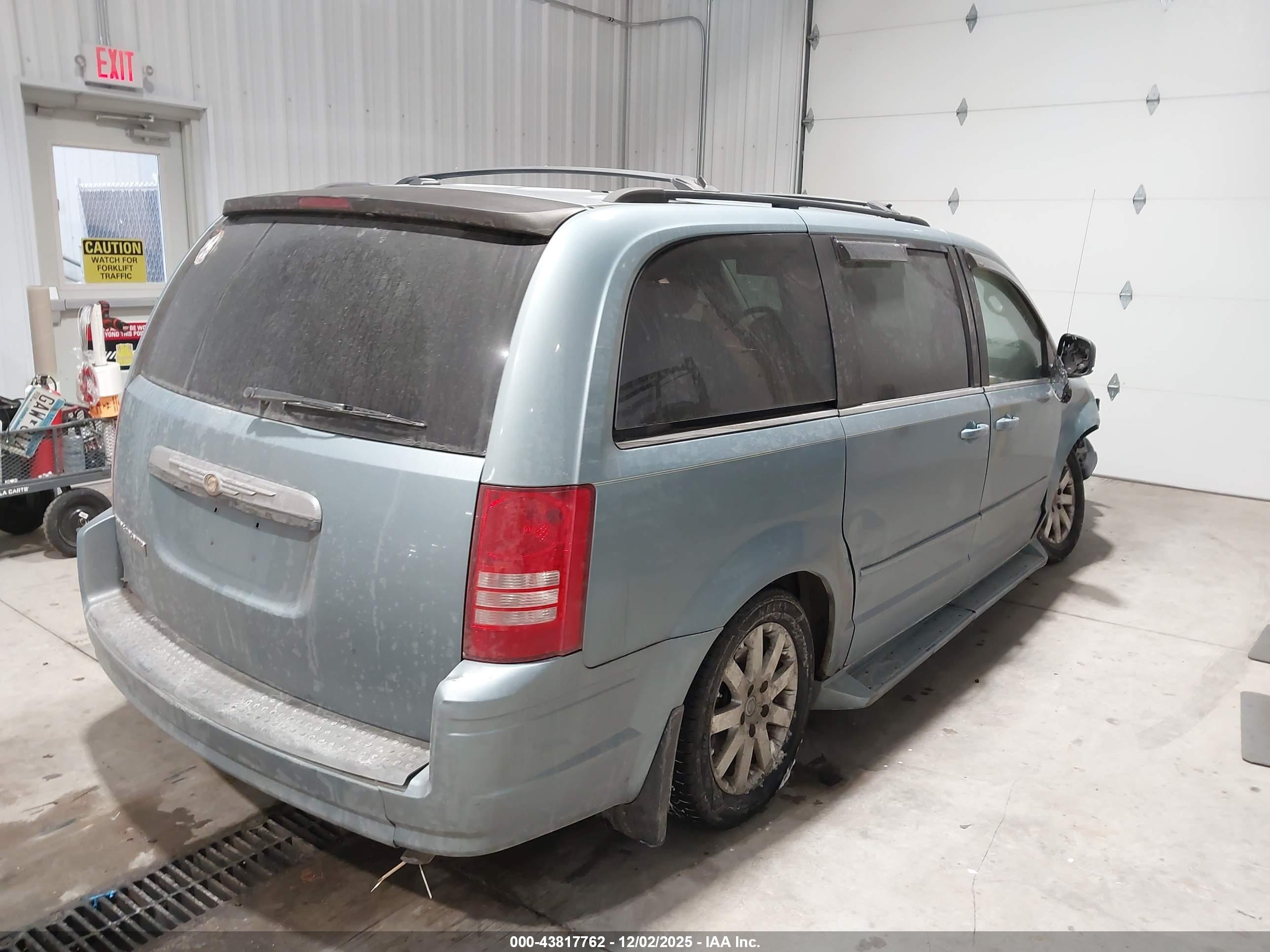 CHRYSLER TOWN image 4