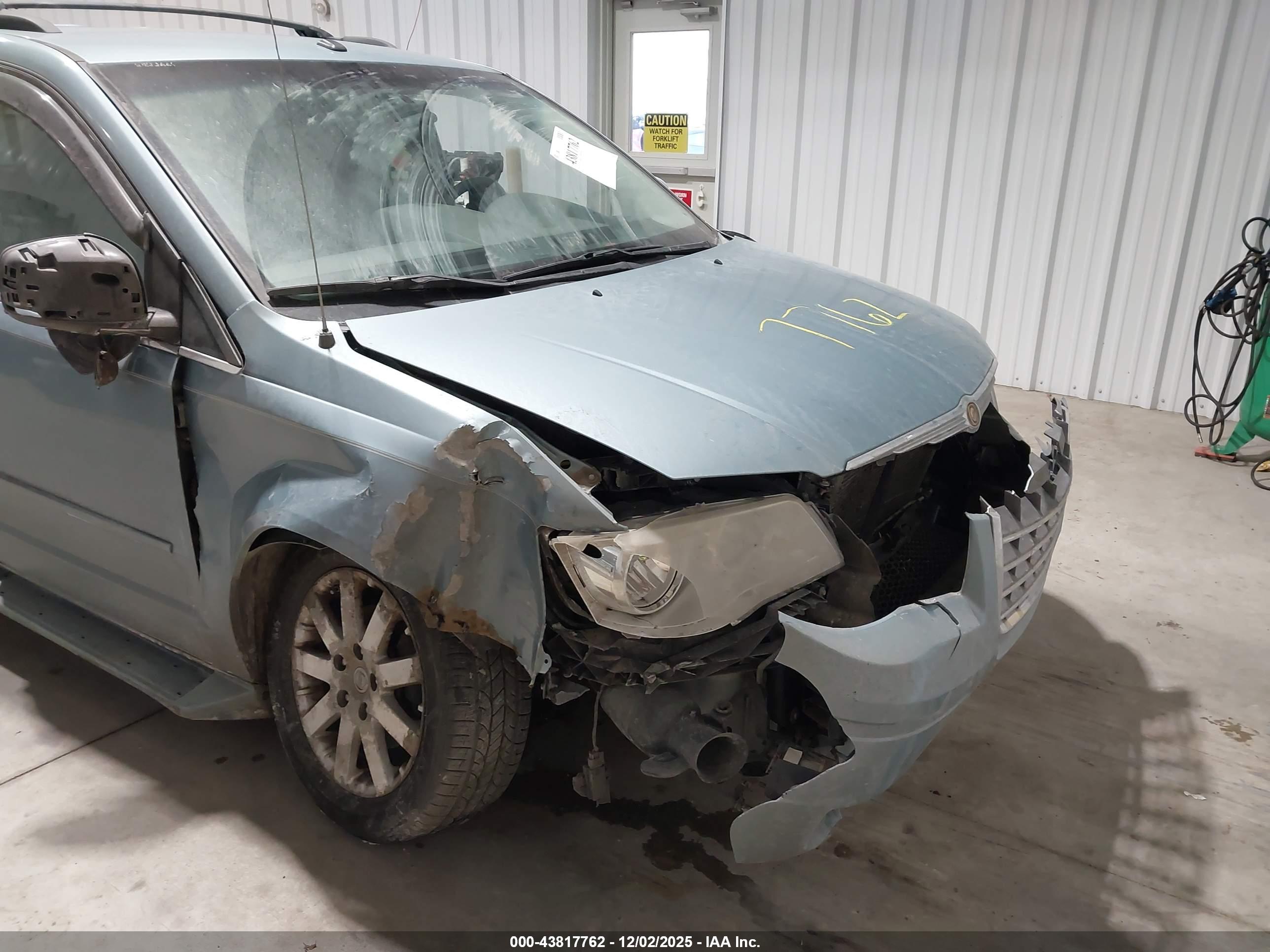CHRYSLER TOWN image 6