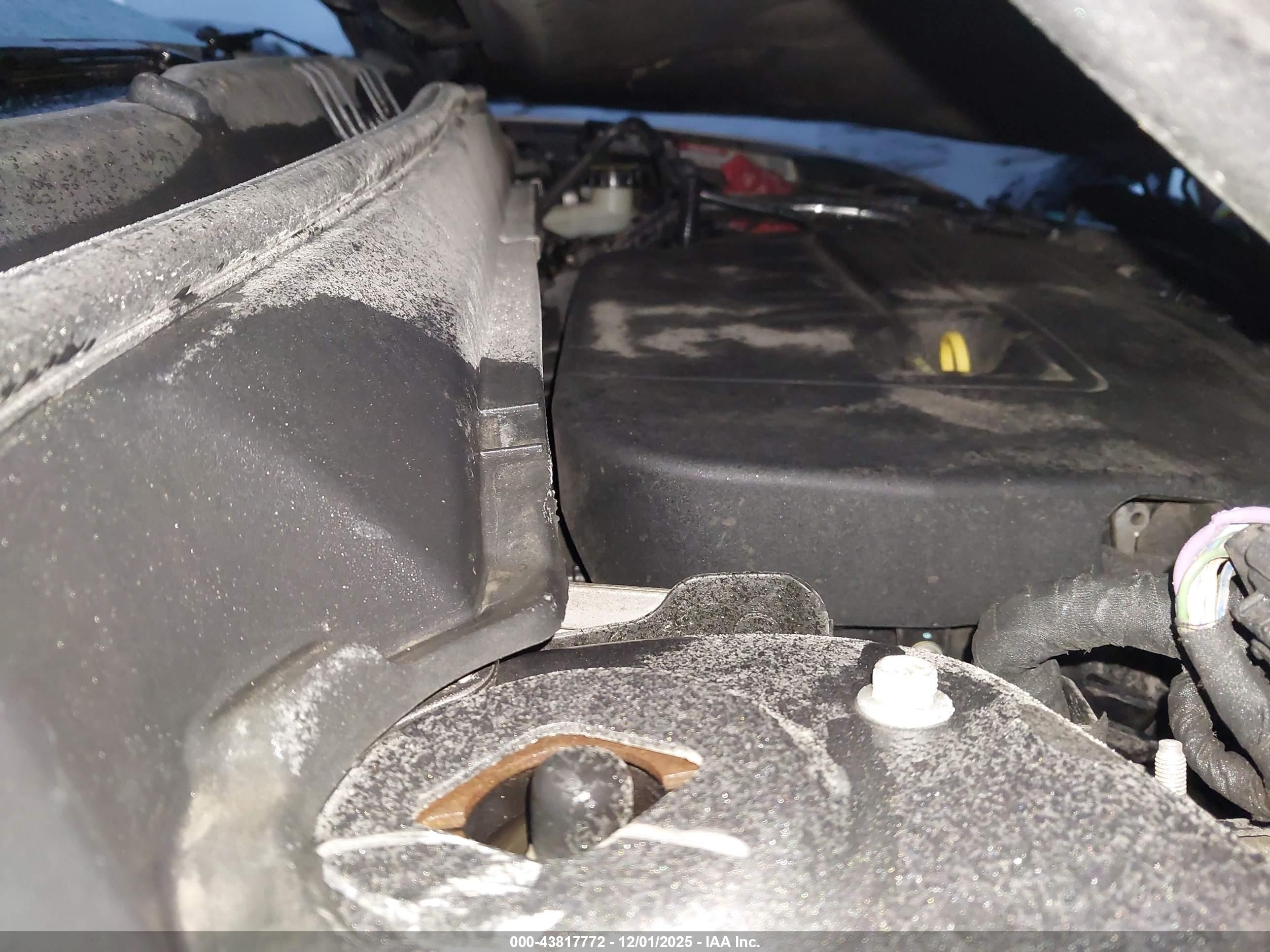 FORD FUSION image 10