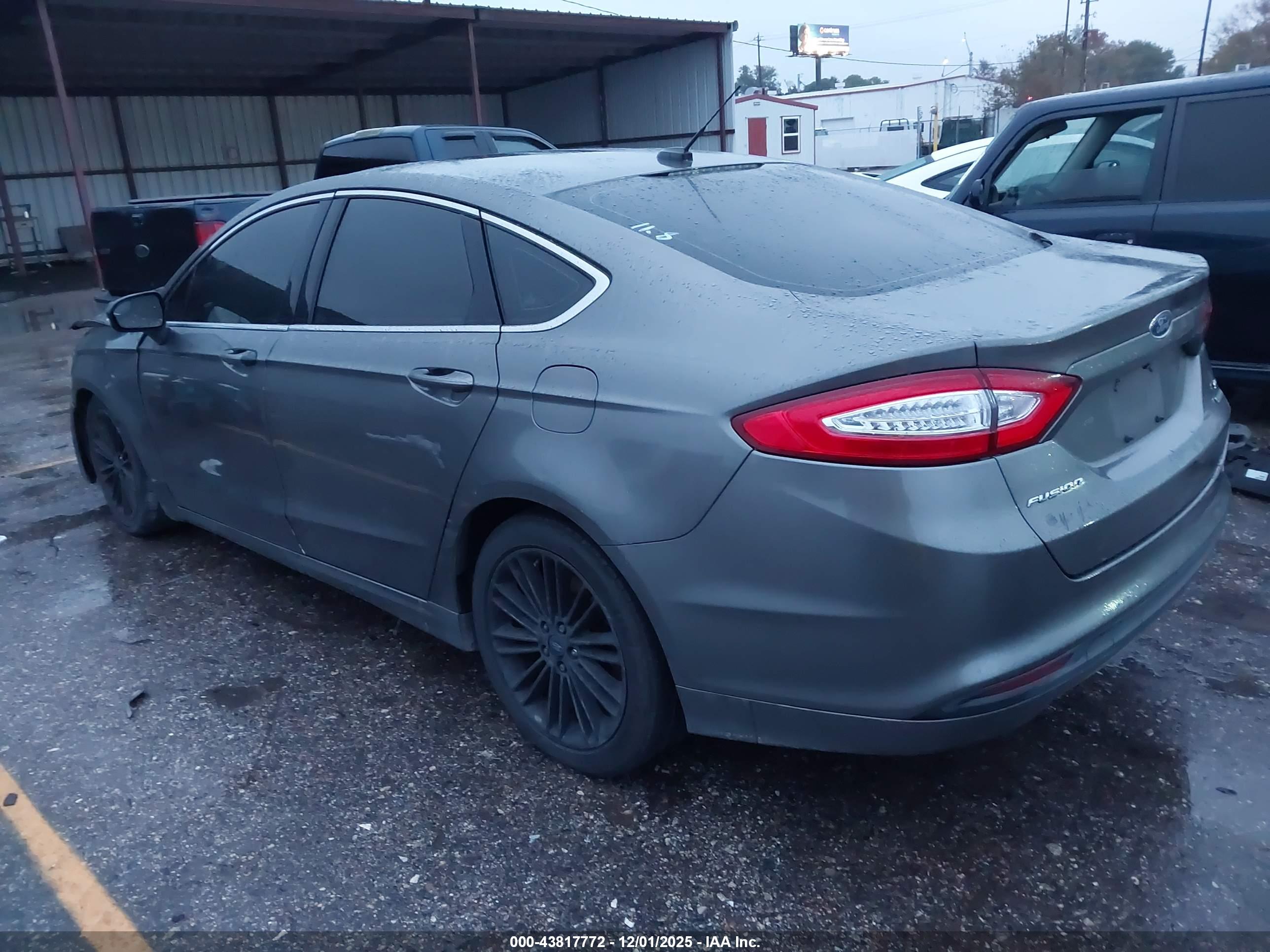 FORD FUSION image 3