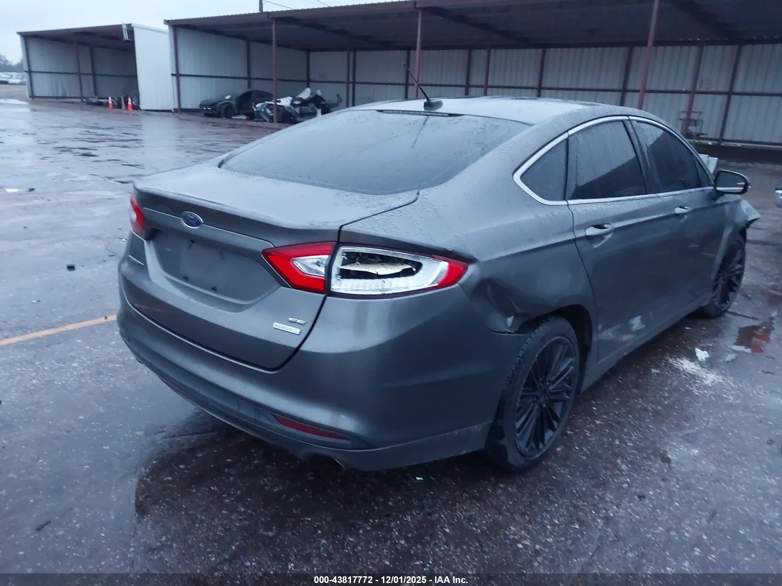 FORD FUSION image 4
