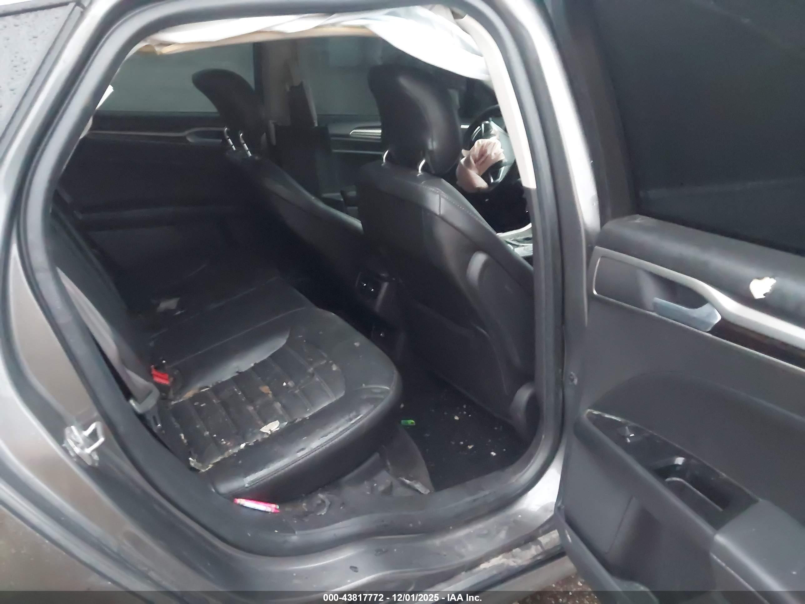 FORD FUSION image 8
