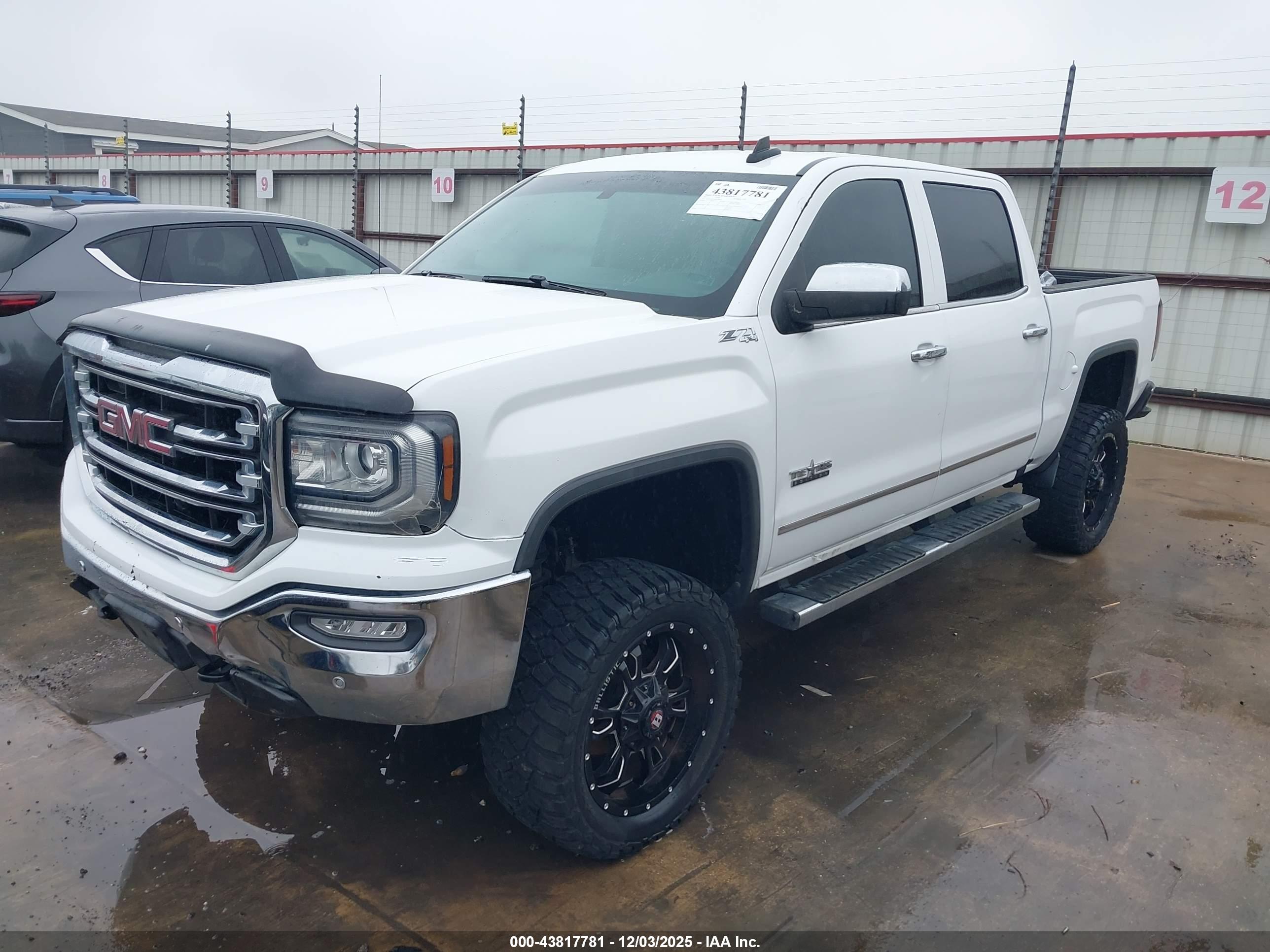 GMC SIERRA image 2