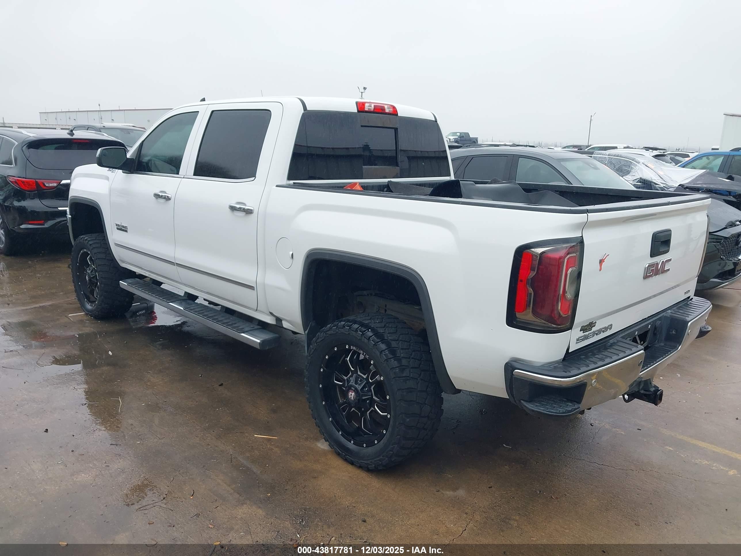 GMC SIERRA image 3