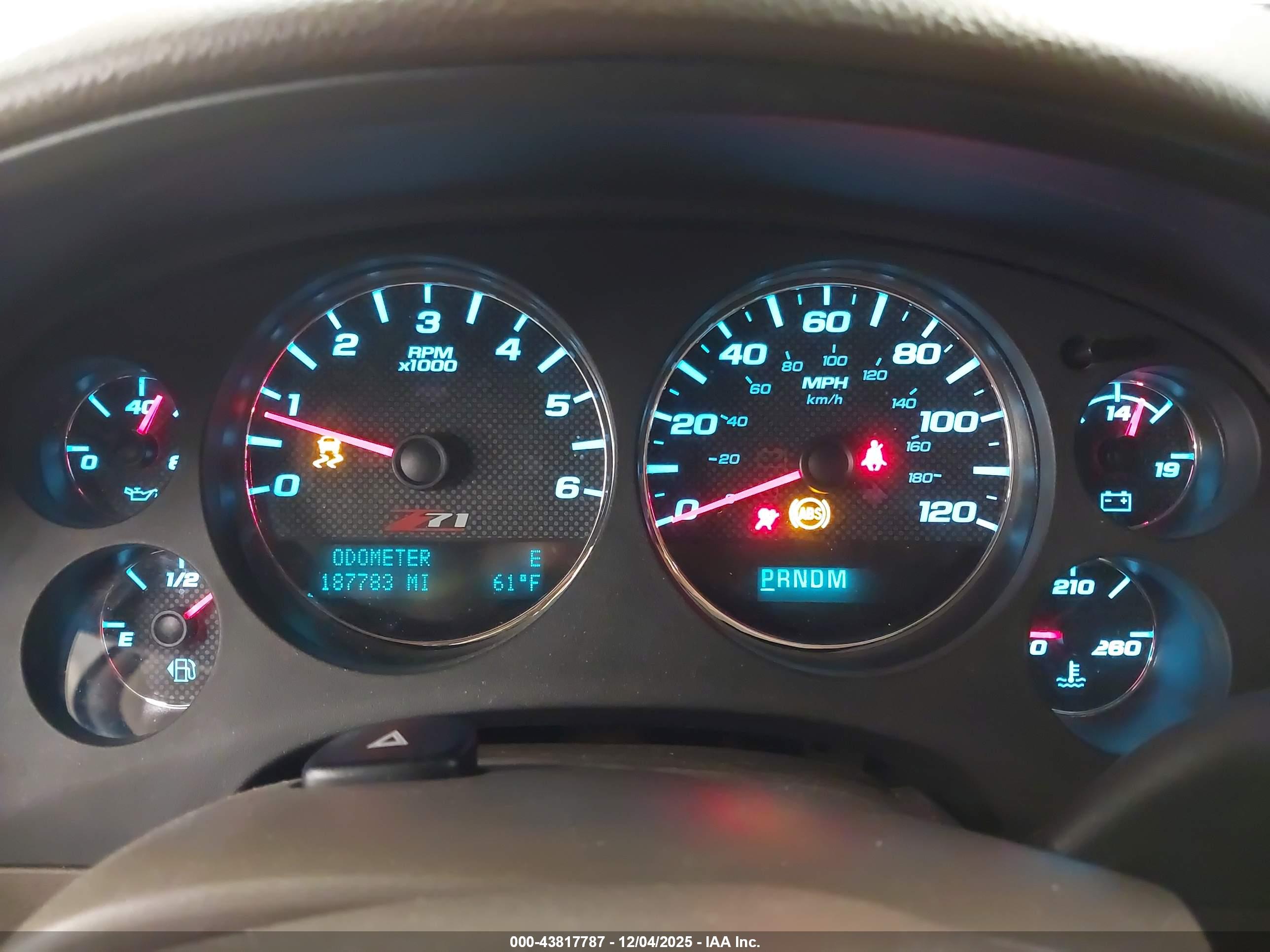 CHEVROLET SUBURBAN image 7