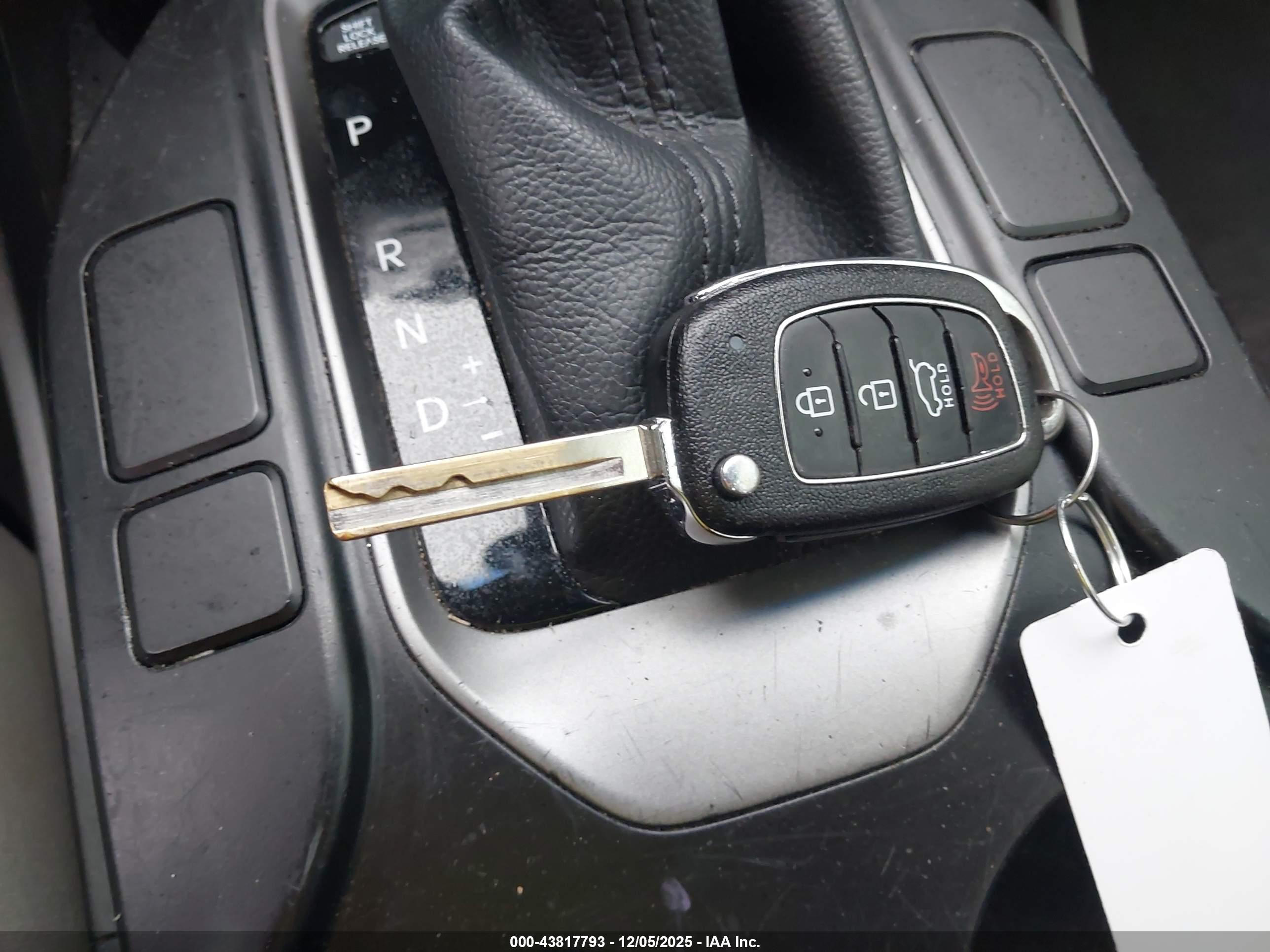 HYUNDAI SANTA image 11
