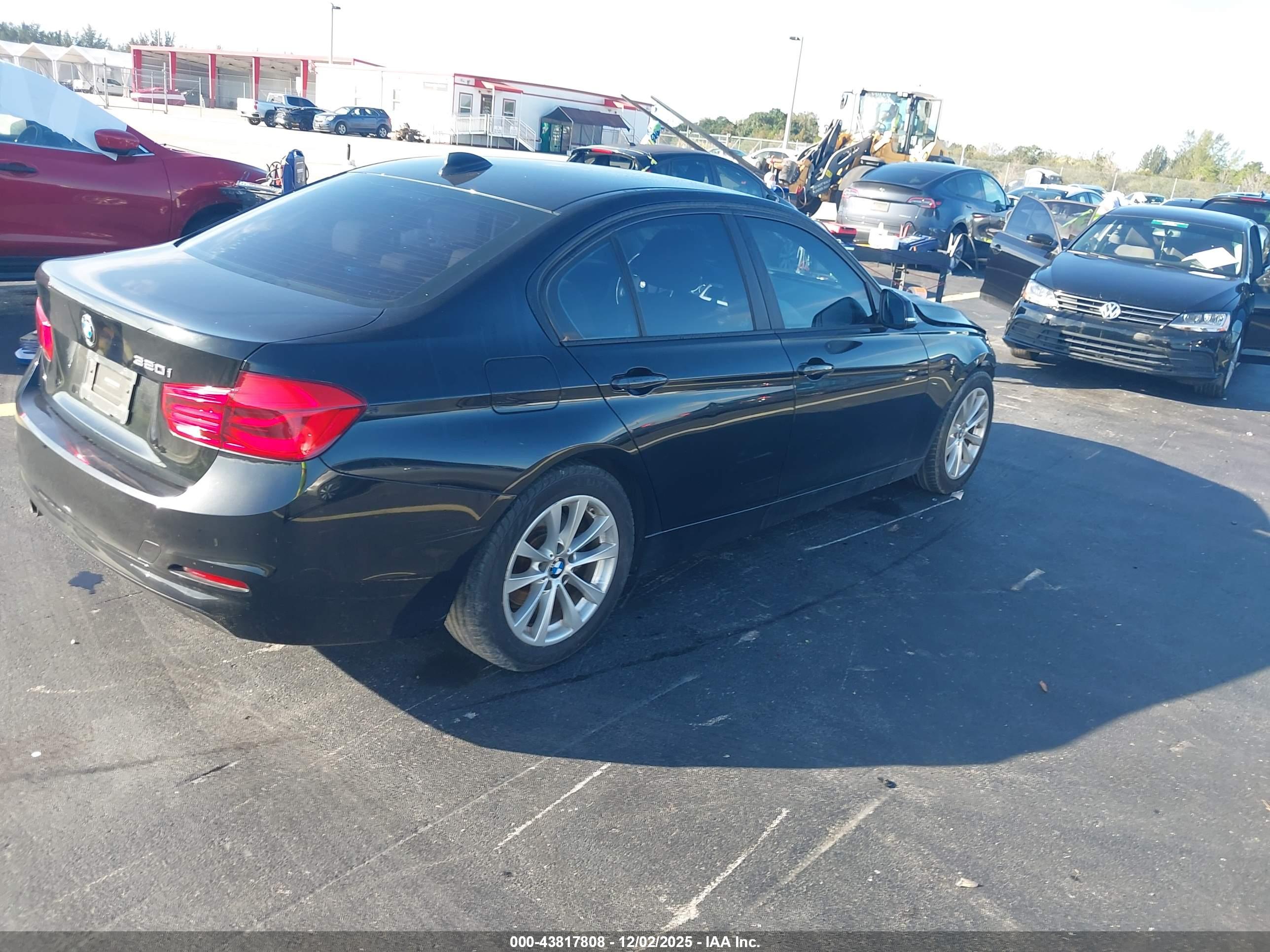 BMW 320I image 4