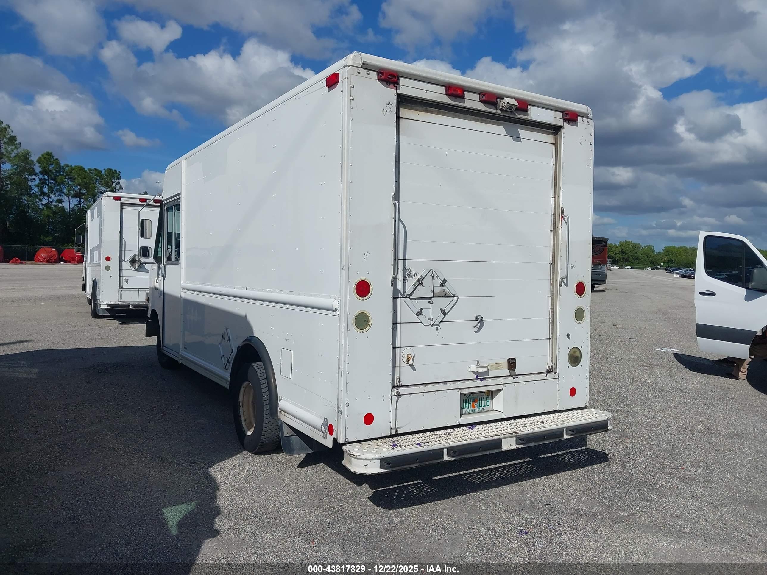 FORD E-350 image 3
