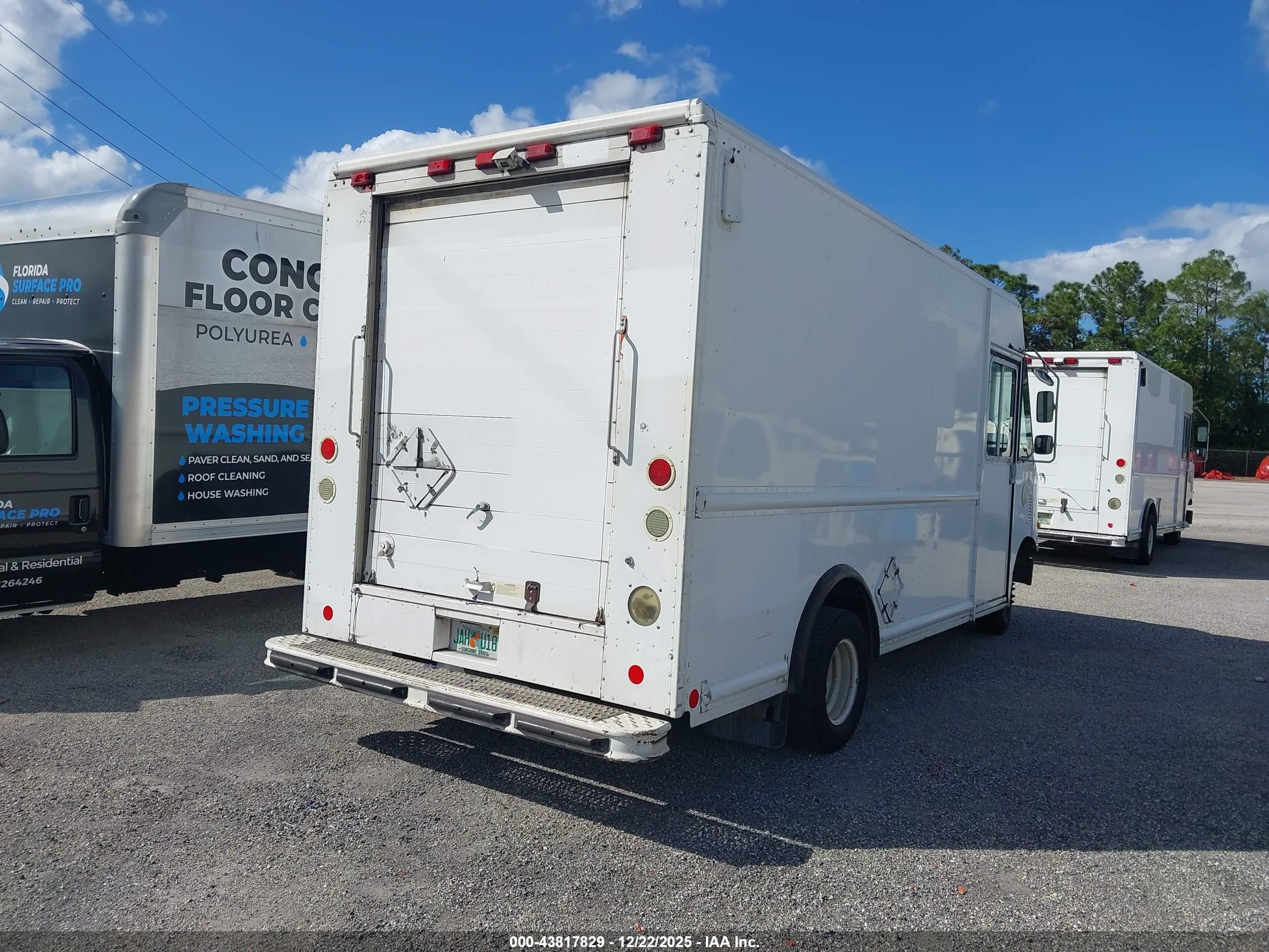 FORD E-350 image 4