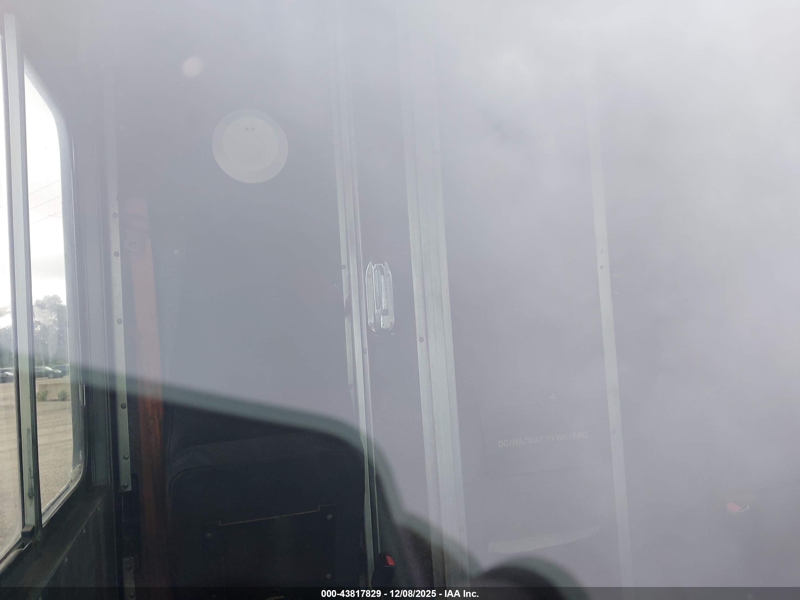FORD E-350 image 7
