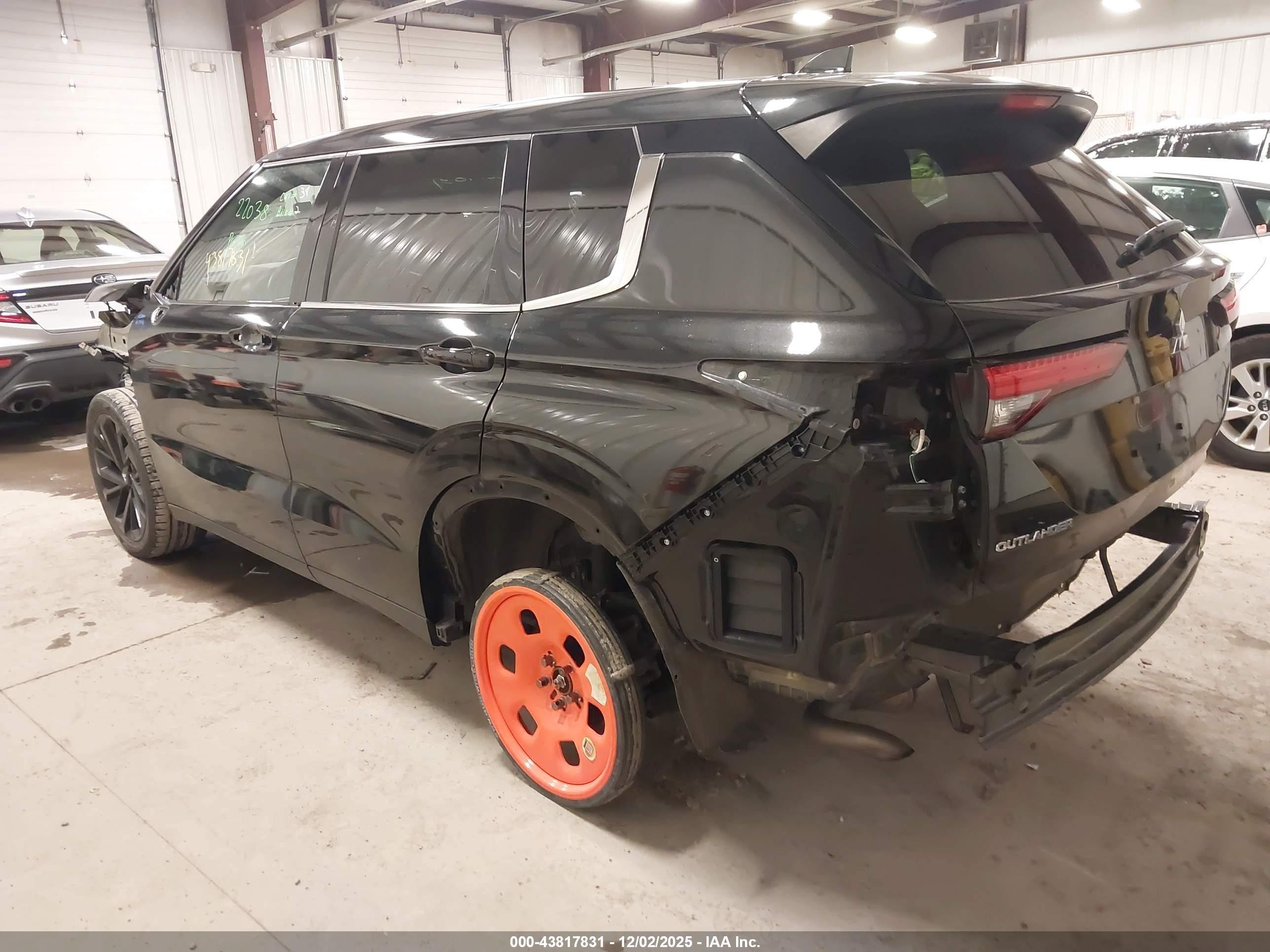 MITSUBISHI OUTLANDER image 3