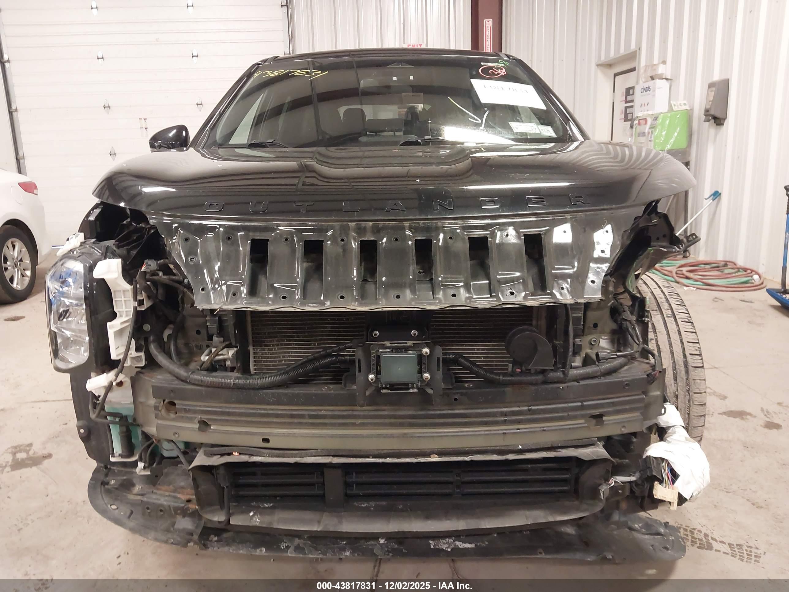 MITSUBISHI OUTLANDER image 6