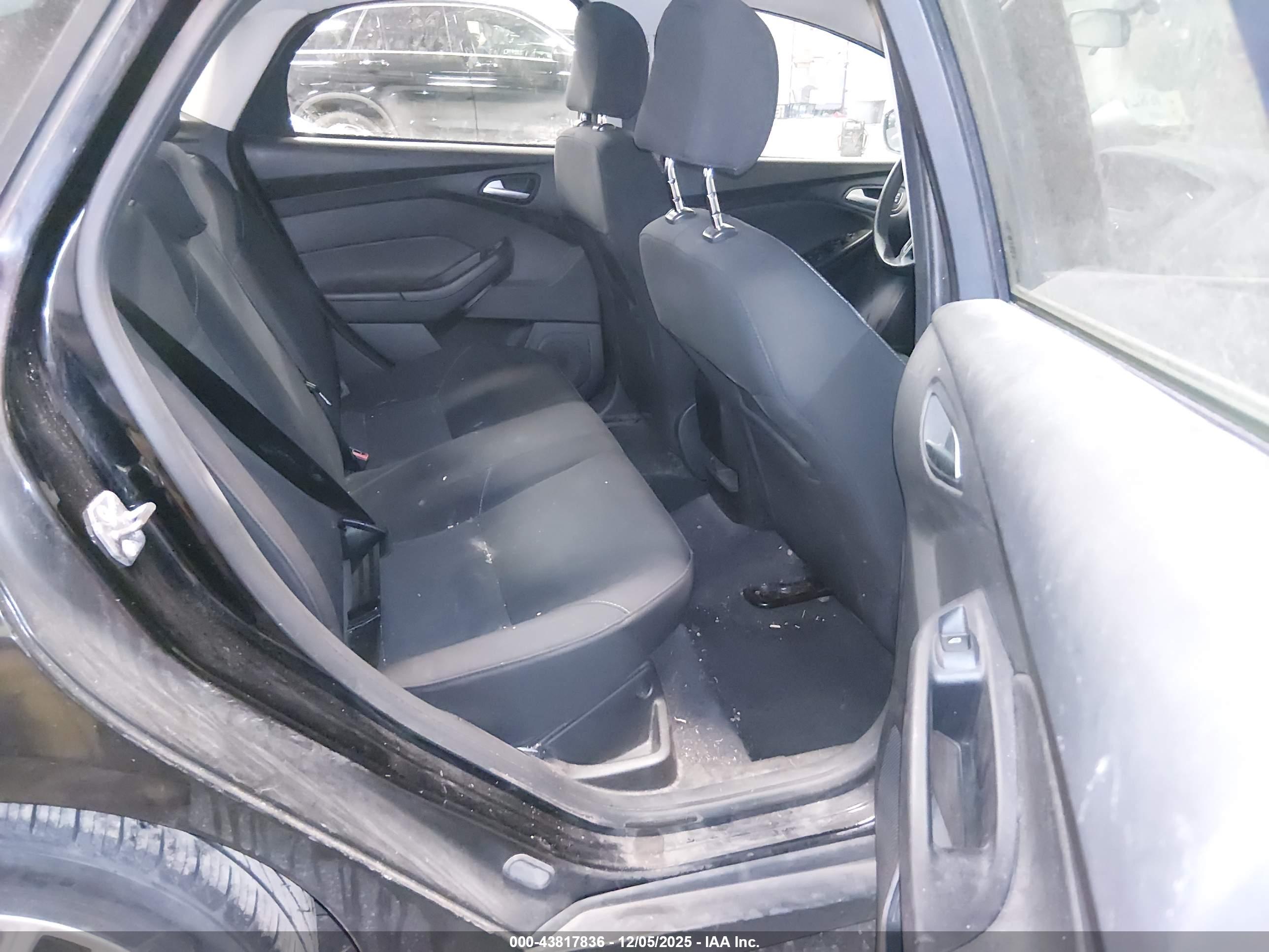 FORD FOCUS image 8