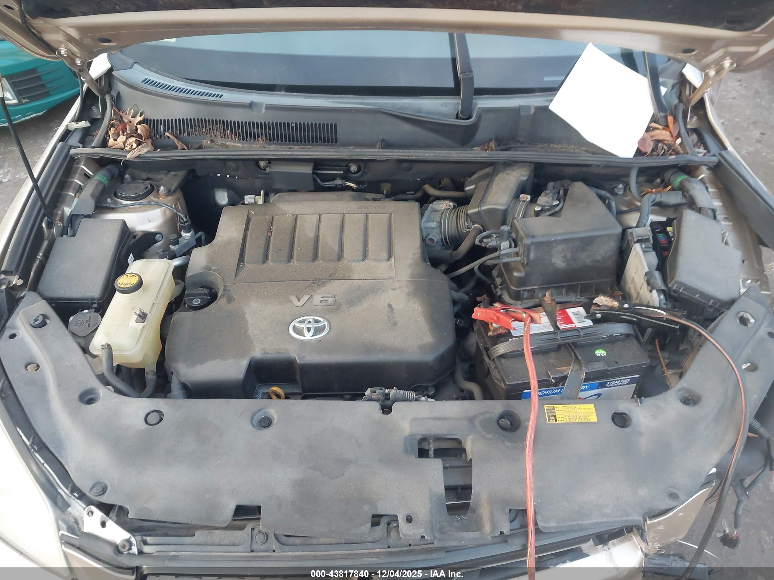 TOYOTA RAV4 image 10
