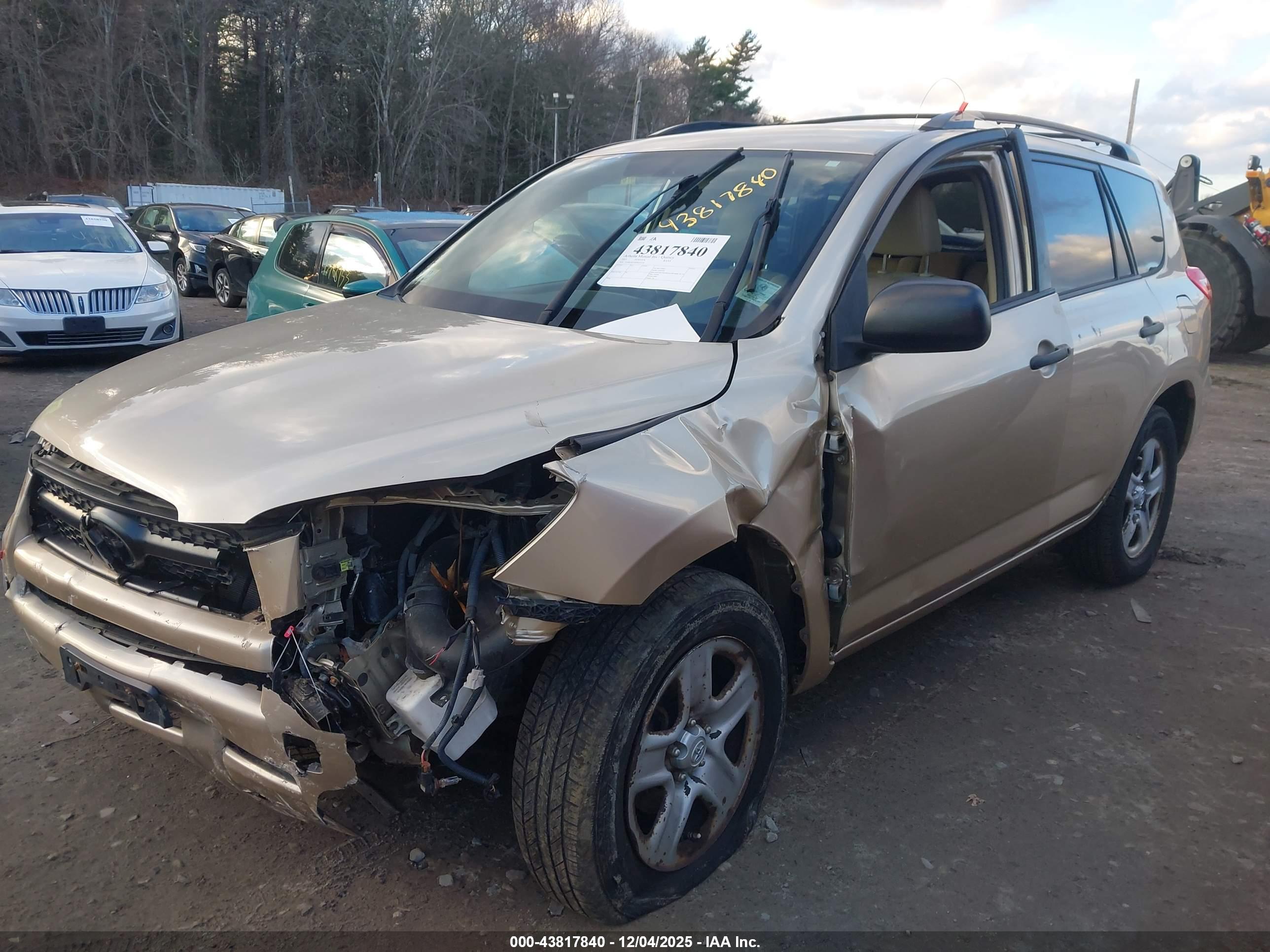TOYOTA RAV4 image 2