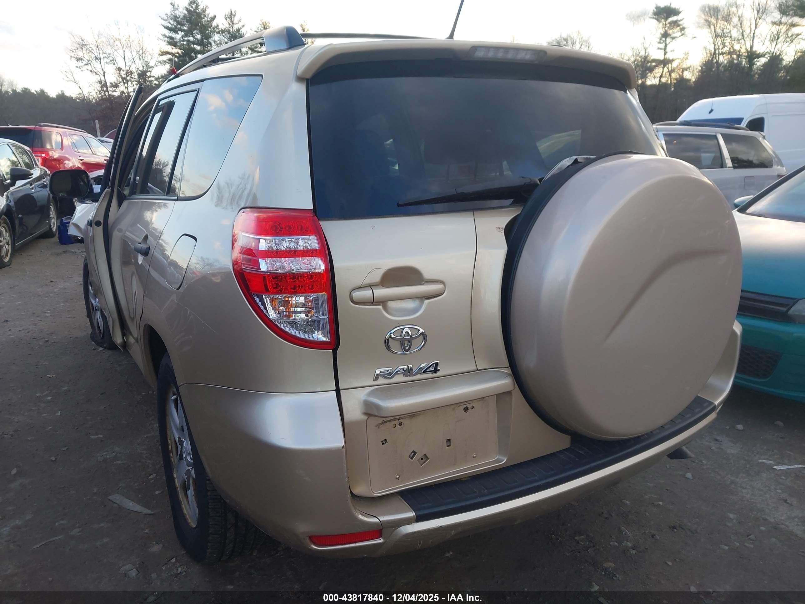 TOYOTA RAV4 image 3