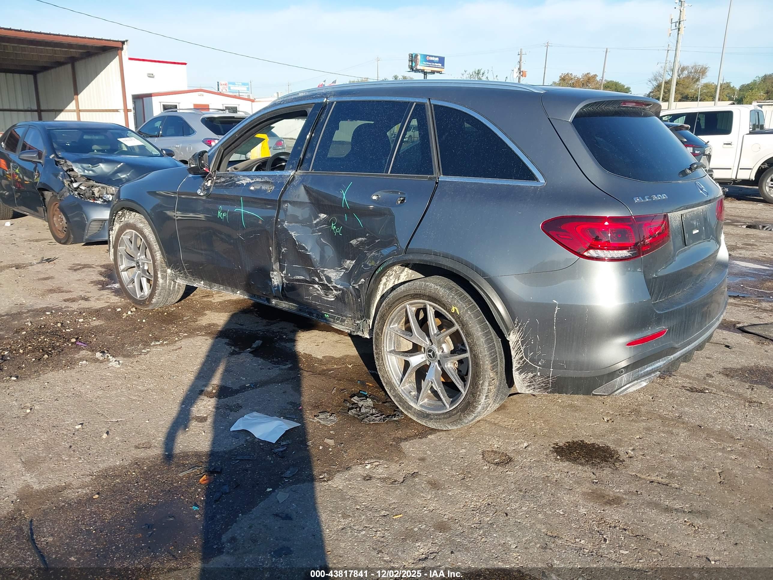 MERCEDES-BENZ GLC image 3
