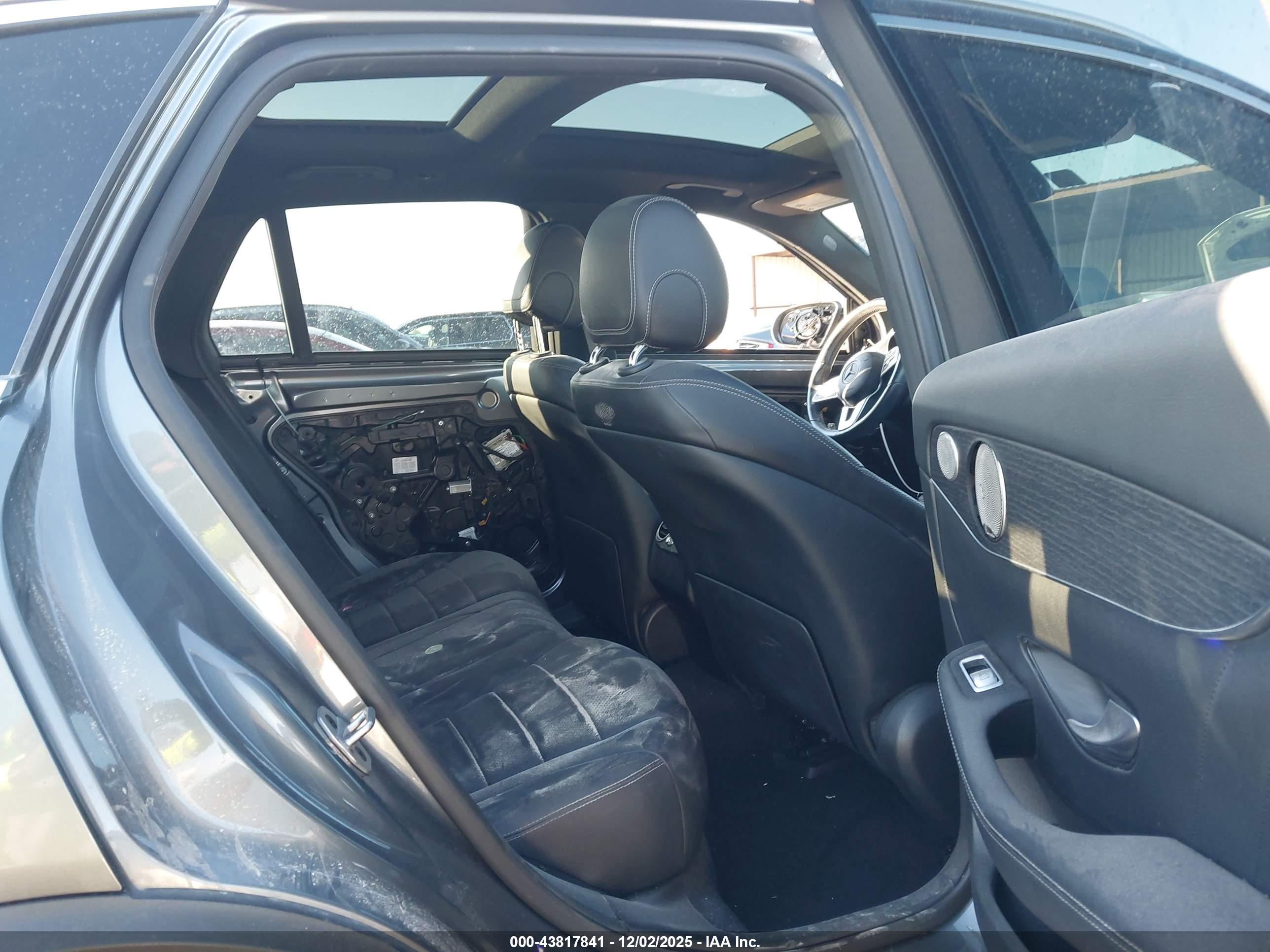 MERCEDES-BENZ GLC image 8