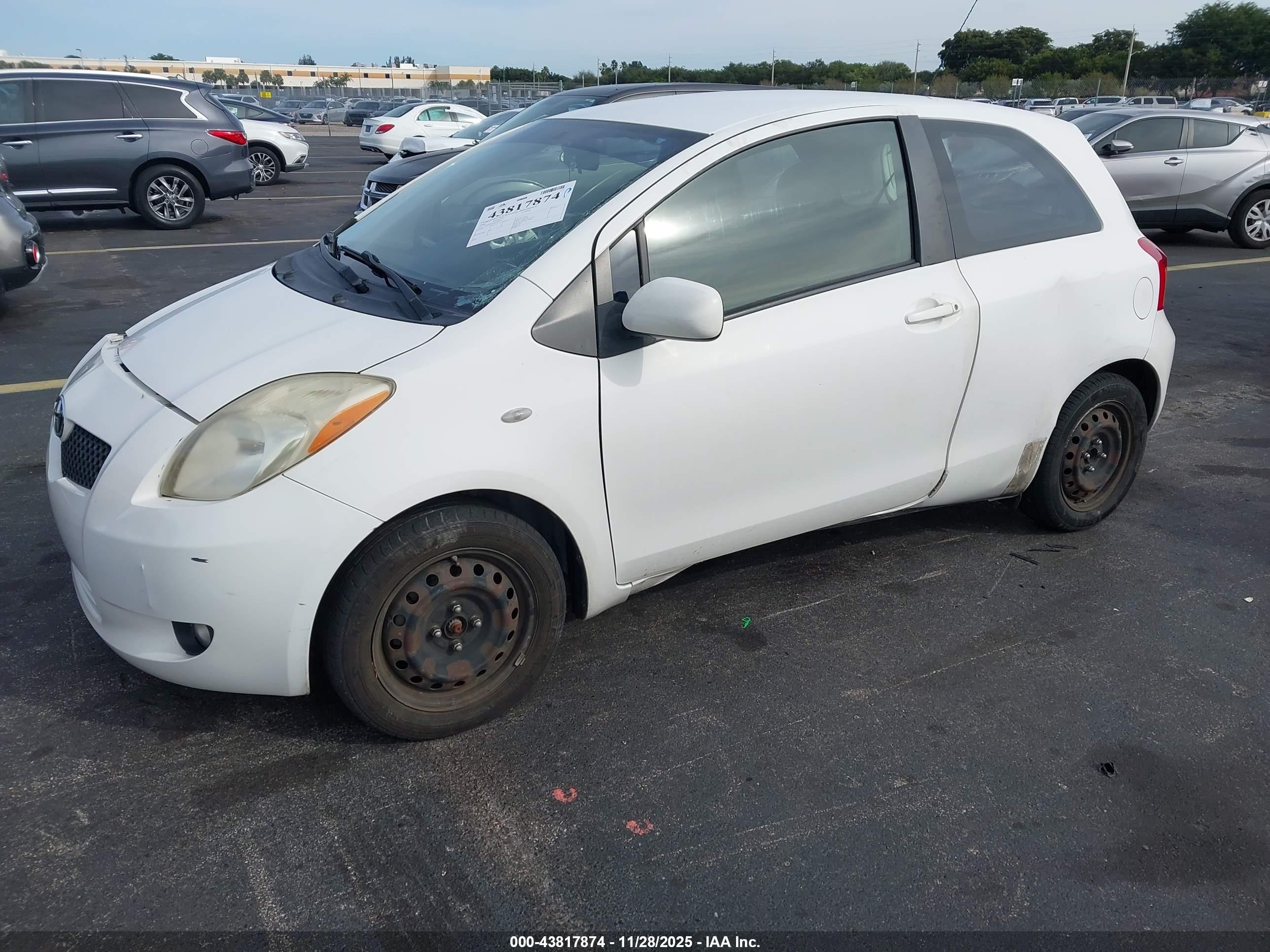 TOYOTA YARIS image 2