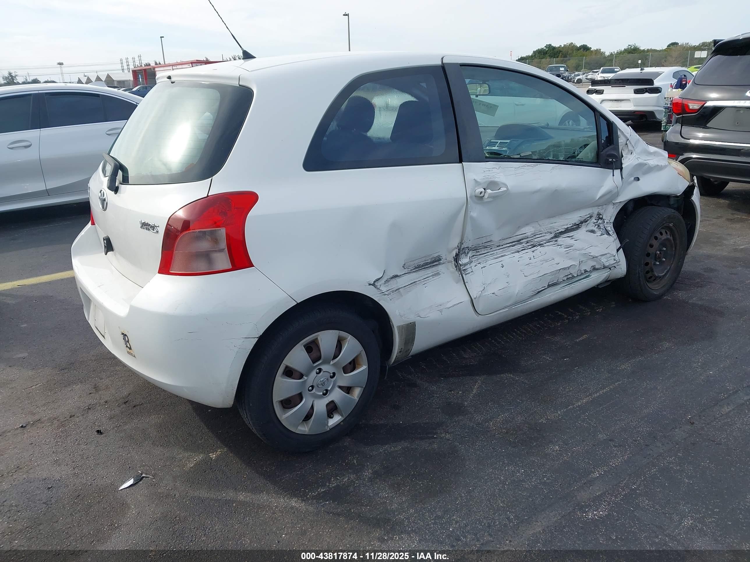 TOYOTA YARIS image 4