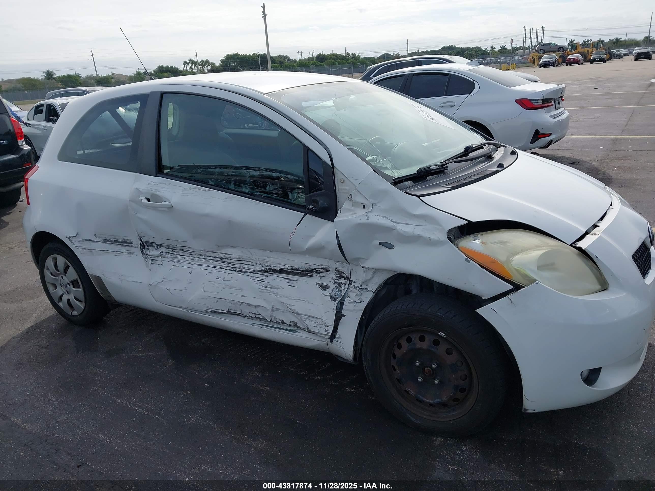 TOYOTA YARIS image 6