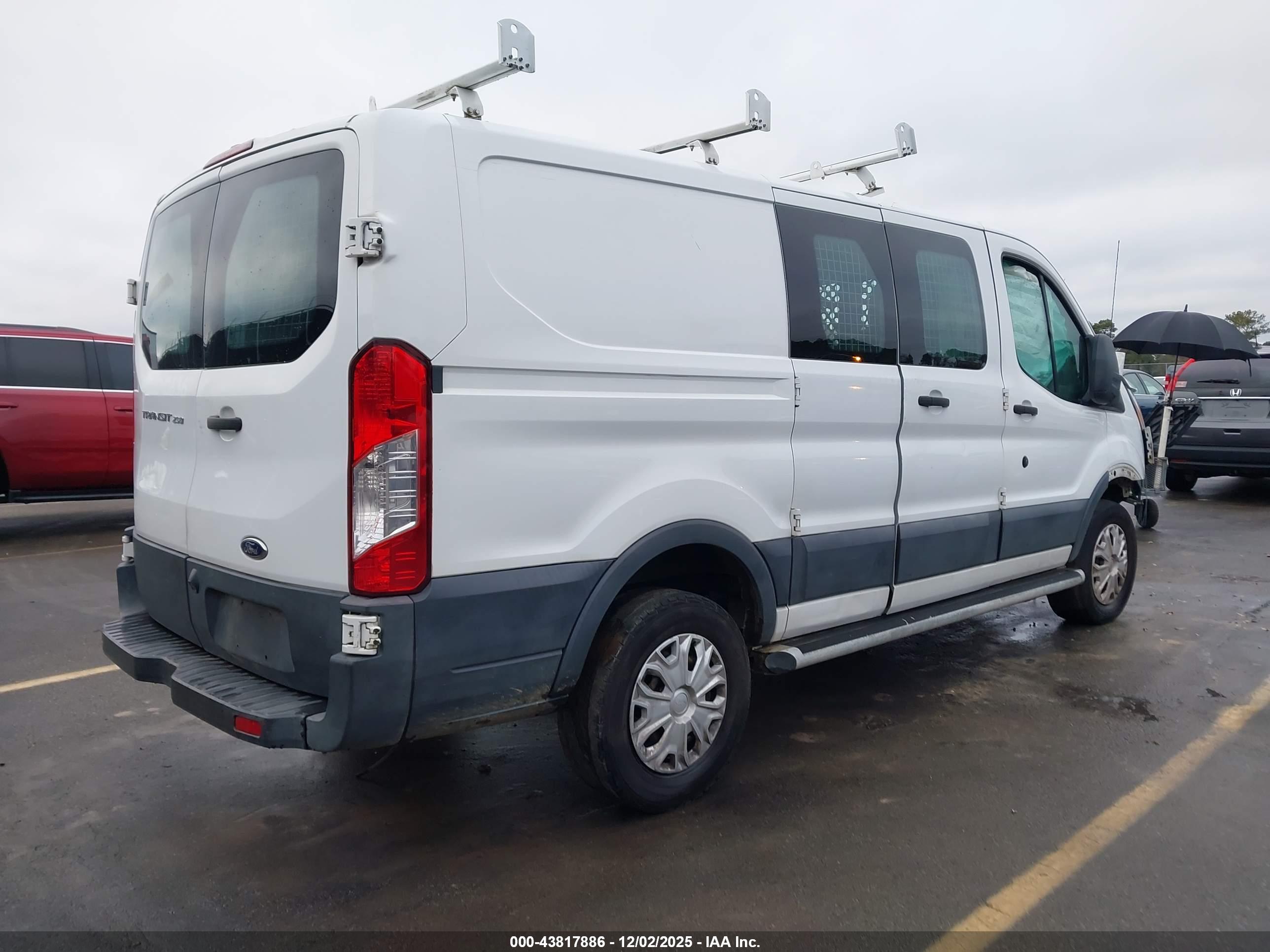 FORD TRANSIT-250 image 4