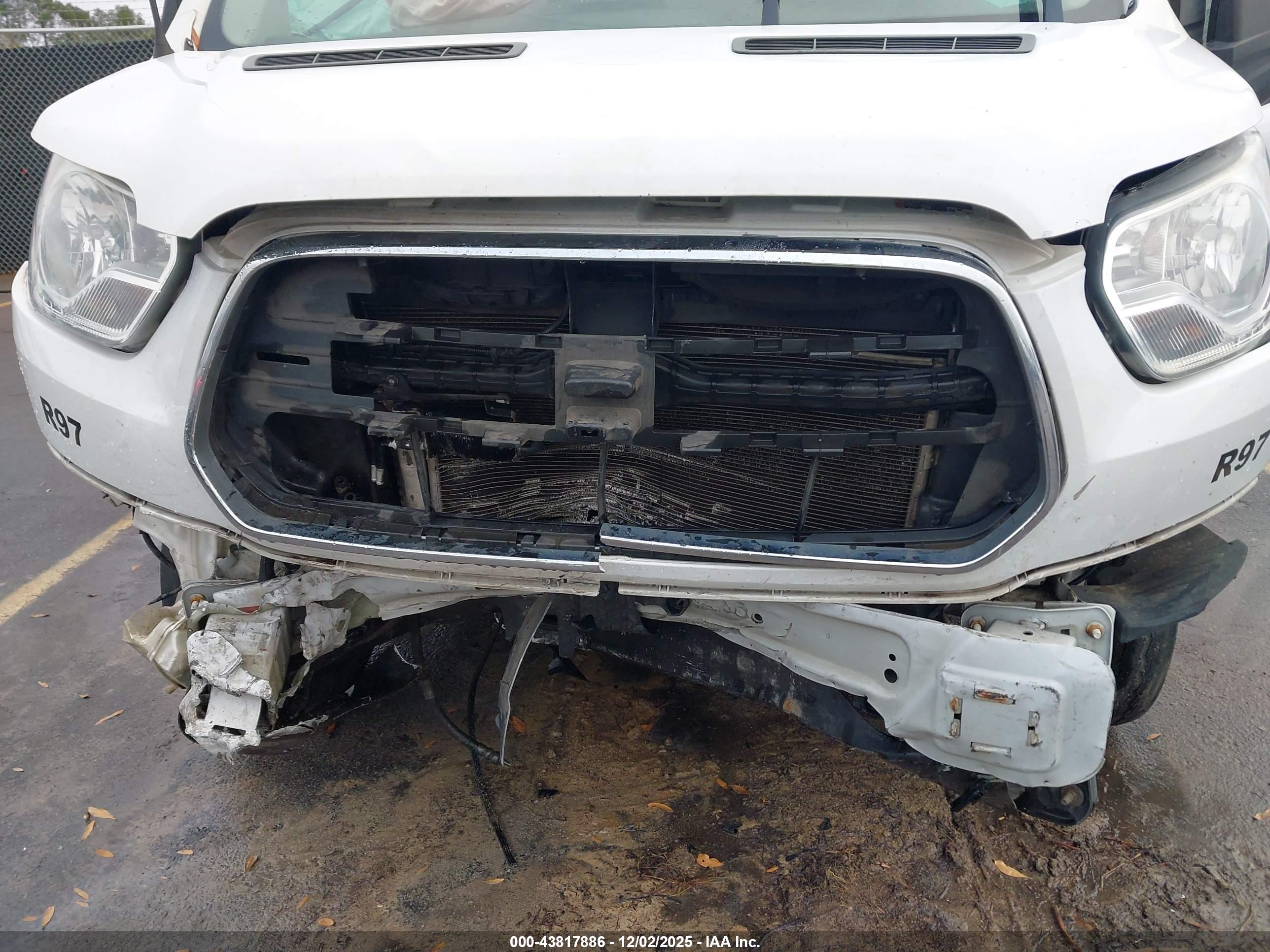 FORD TRANSIT-250 image 6