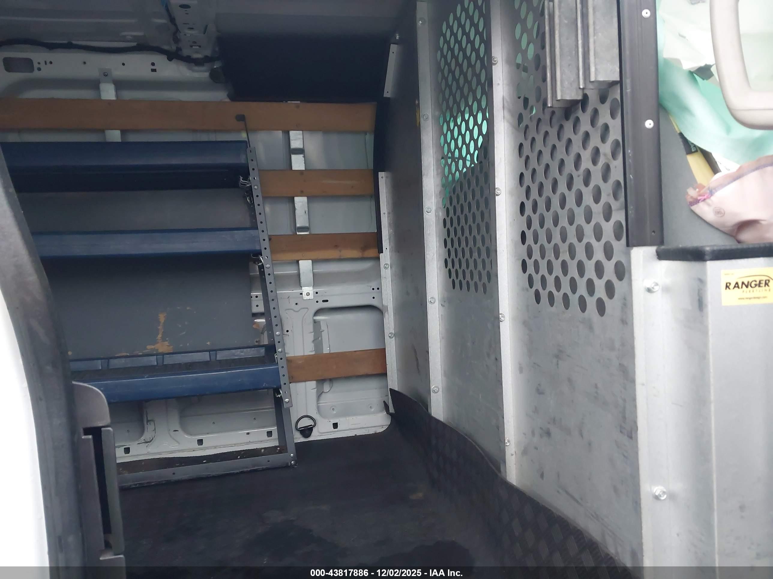 FORD TRANSIT-250 image 8