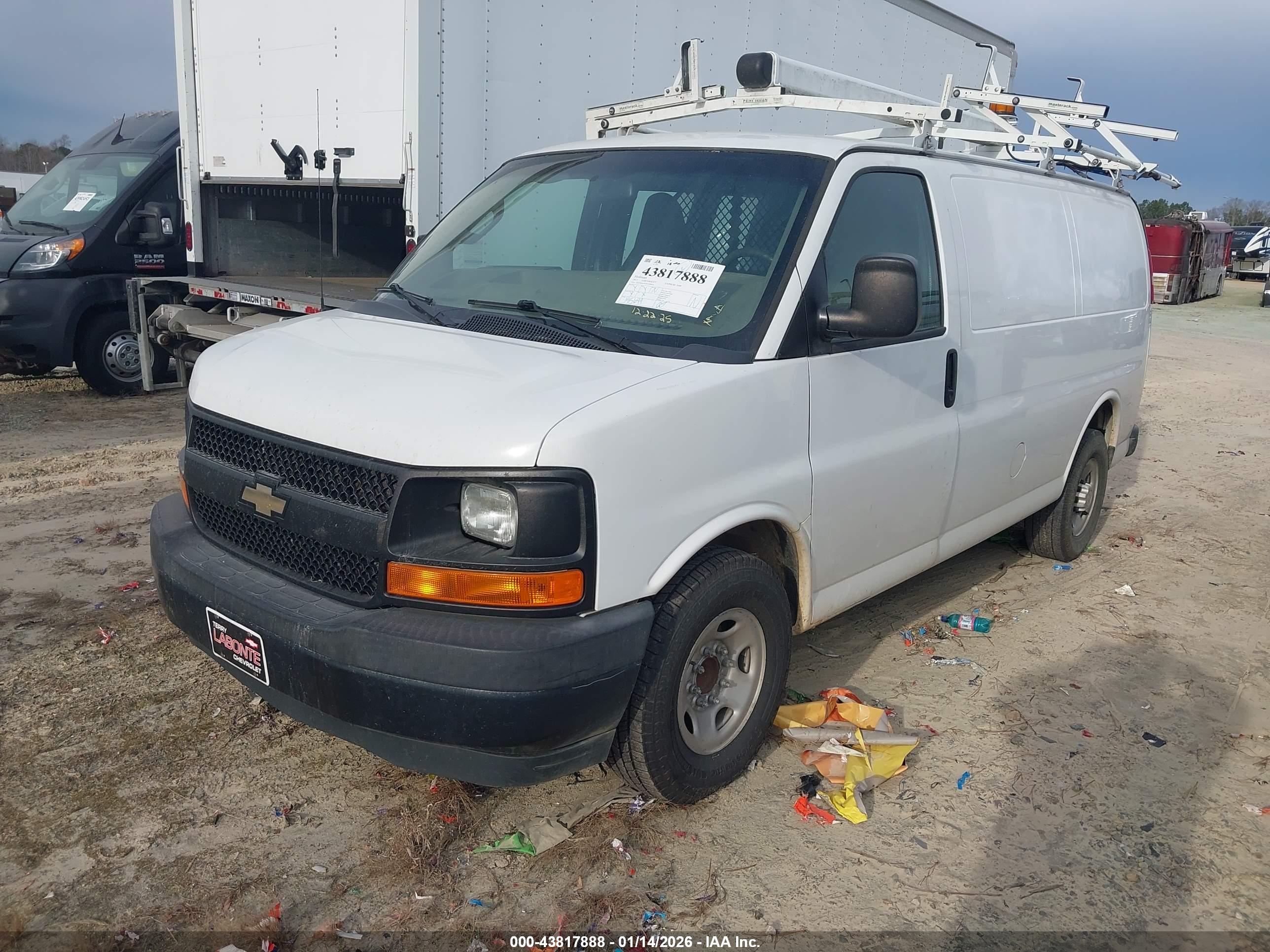 CHEVROLET EXPRESS image 2