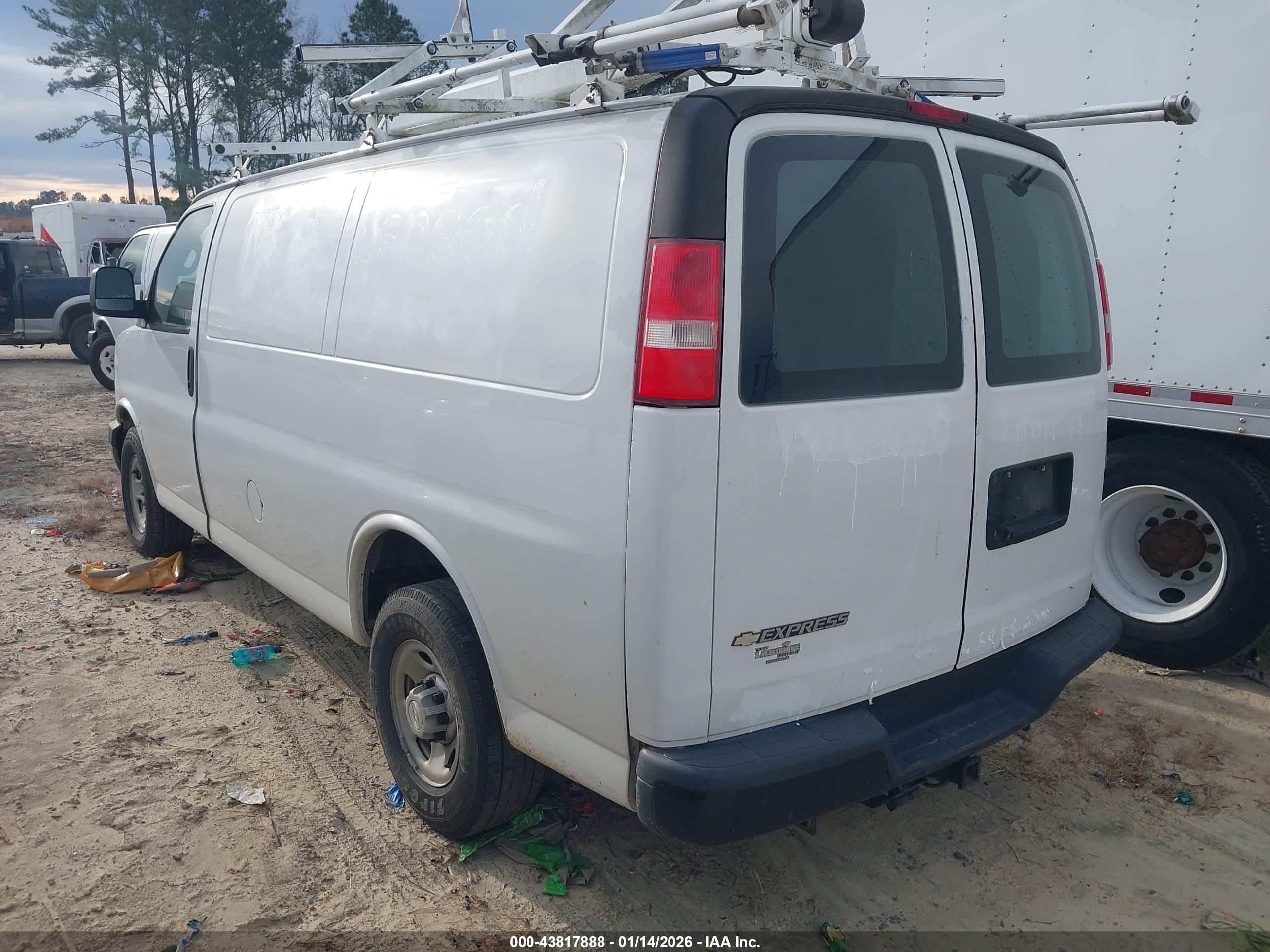 CHEVROLET EXPRESS image 3