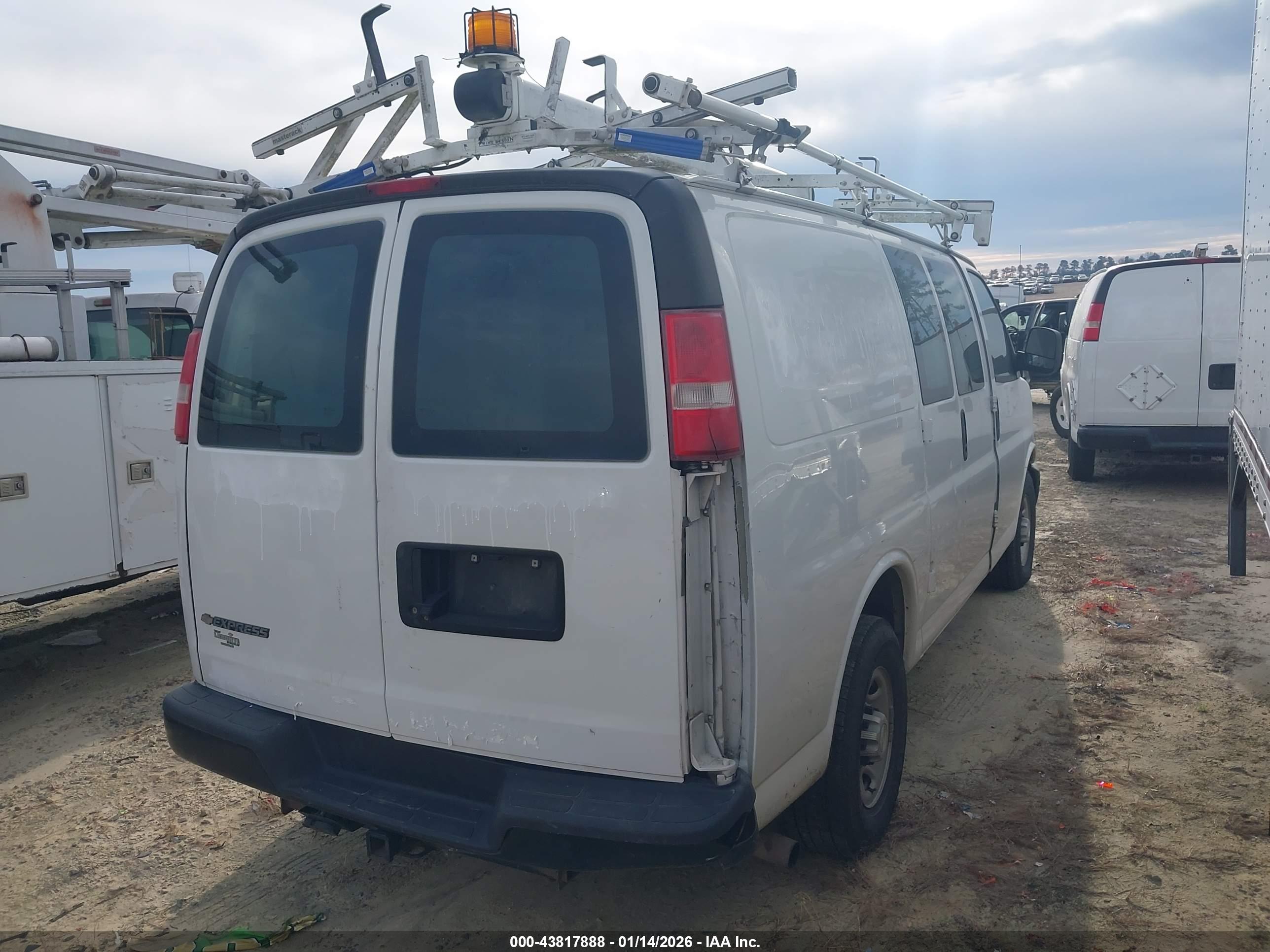 CHEVROLET EXPRESS image 4