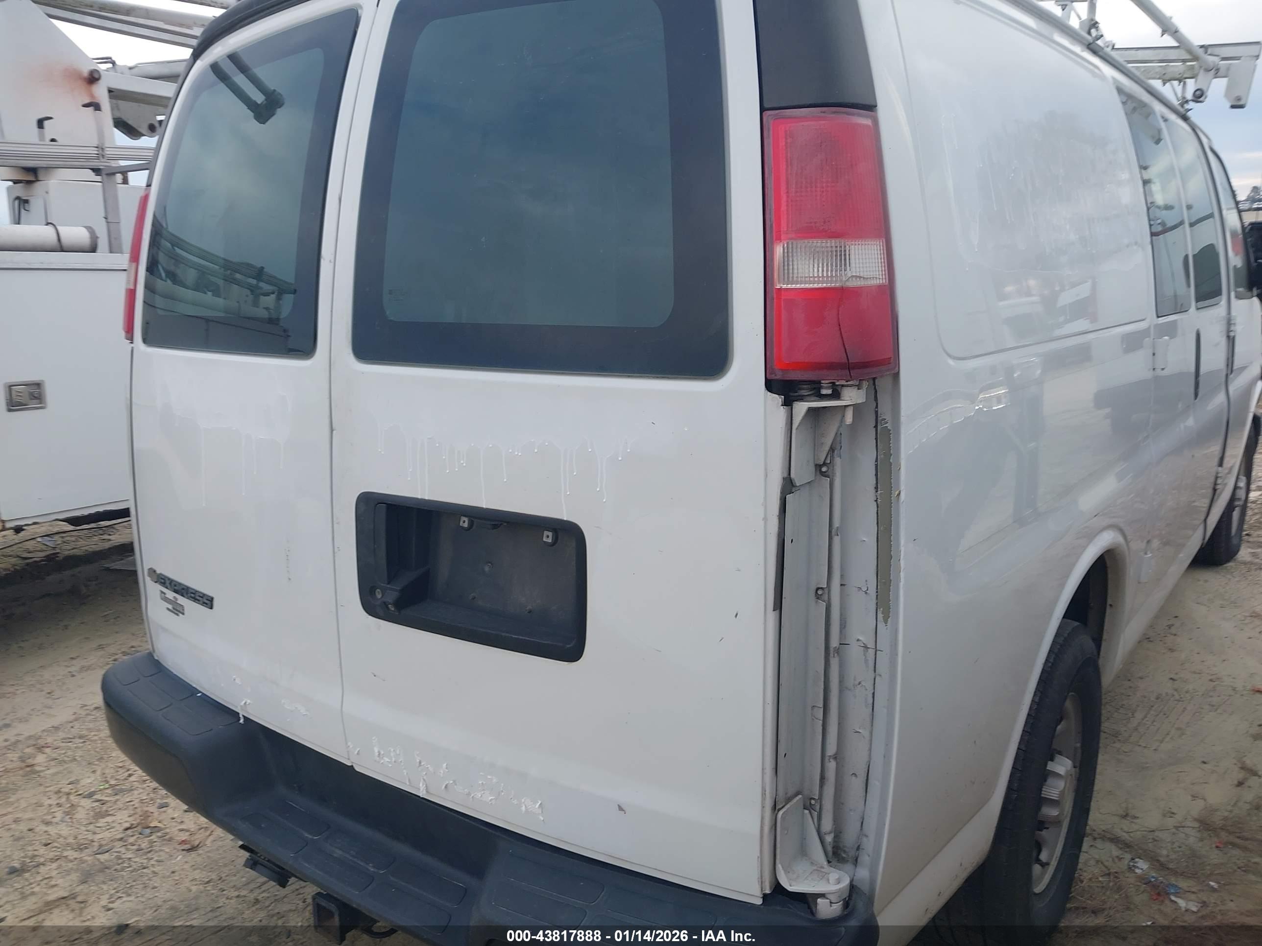 CHEVROLET EXPRESS image 6