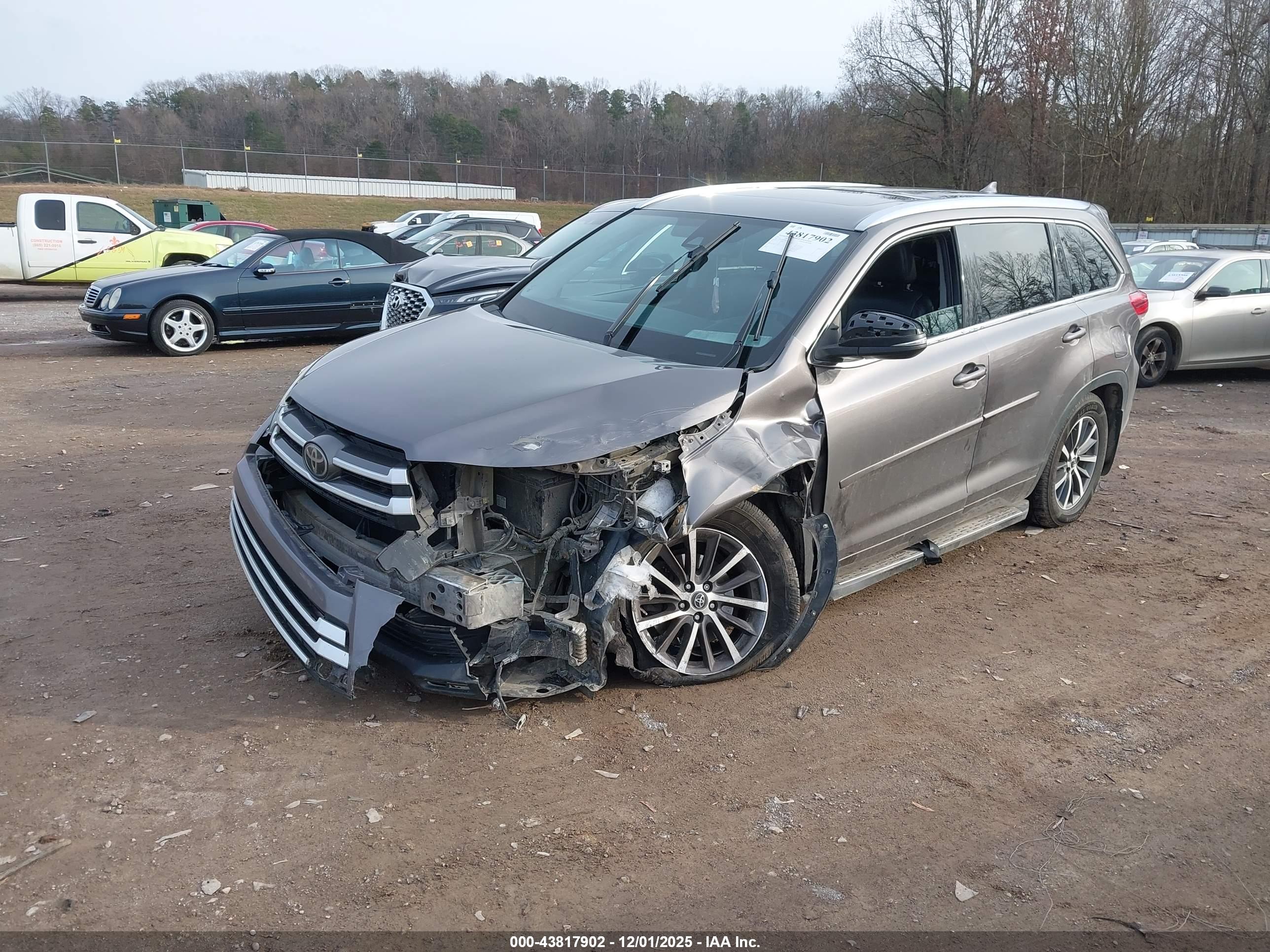 TOYOTA HIGHLANDER image 2