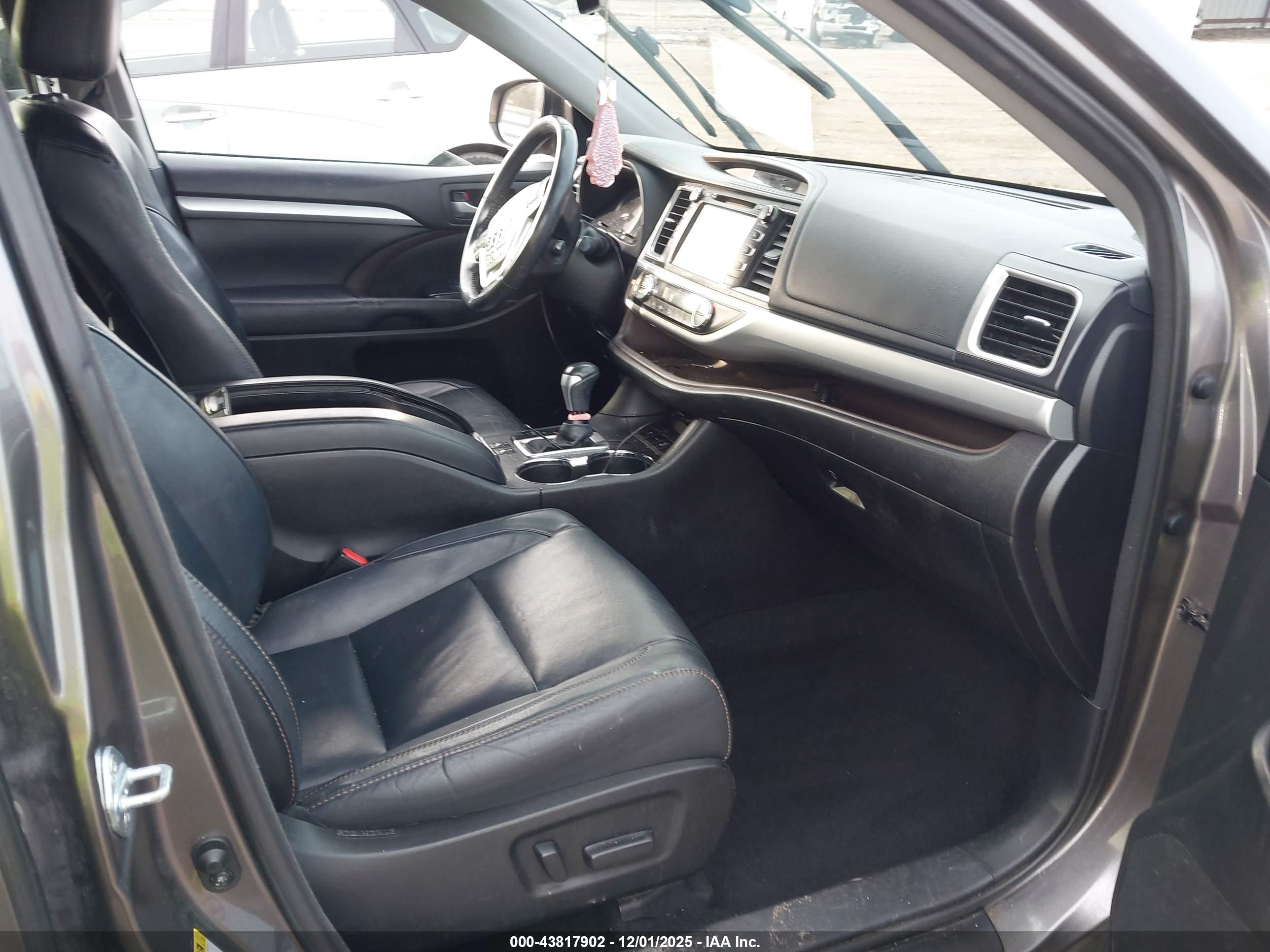 TOYOTA HIGHLANDER image 5