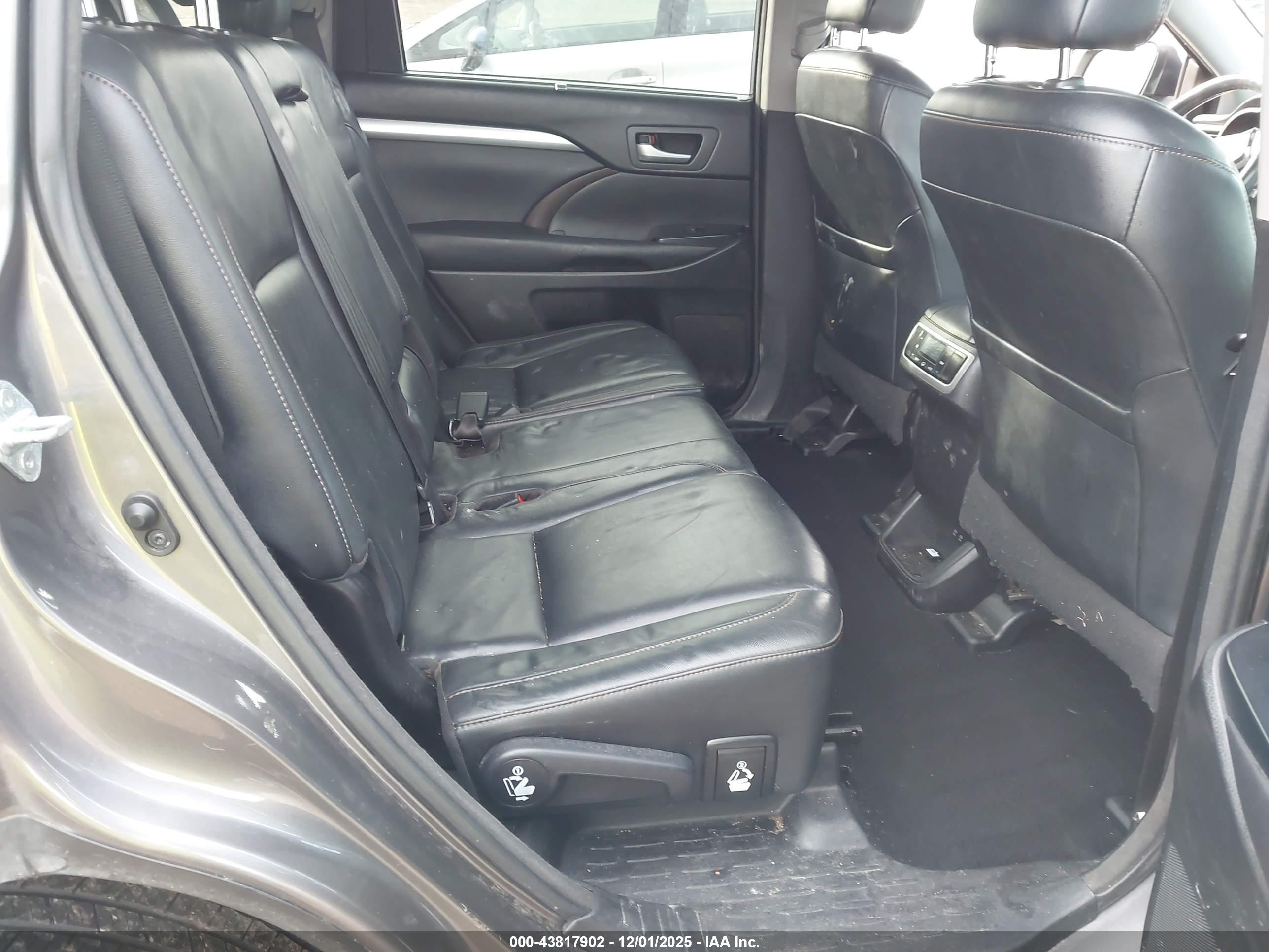 TOYOTA HIGHLANDER image 8