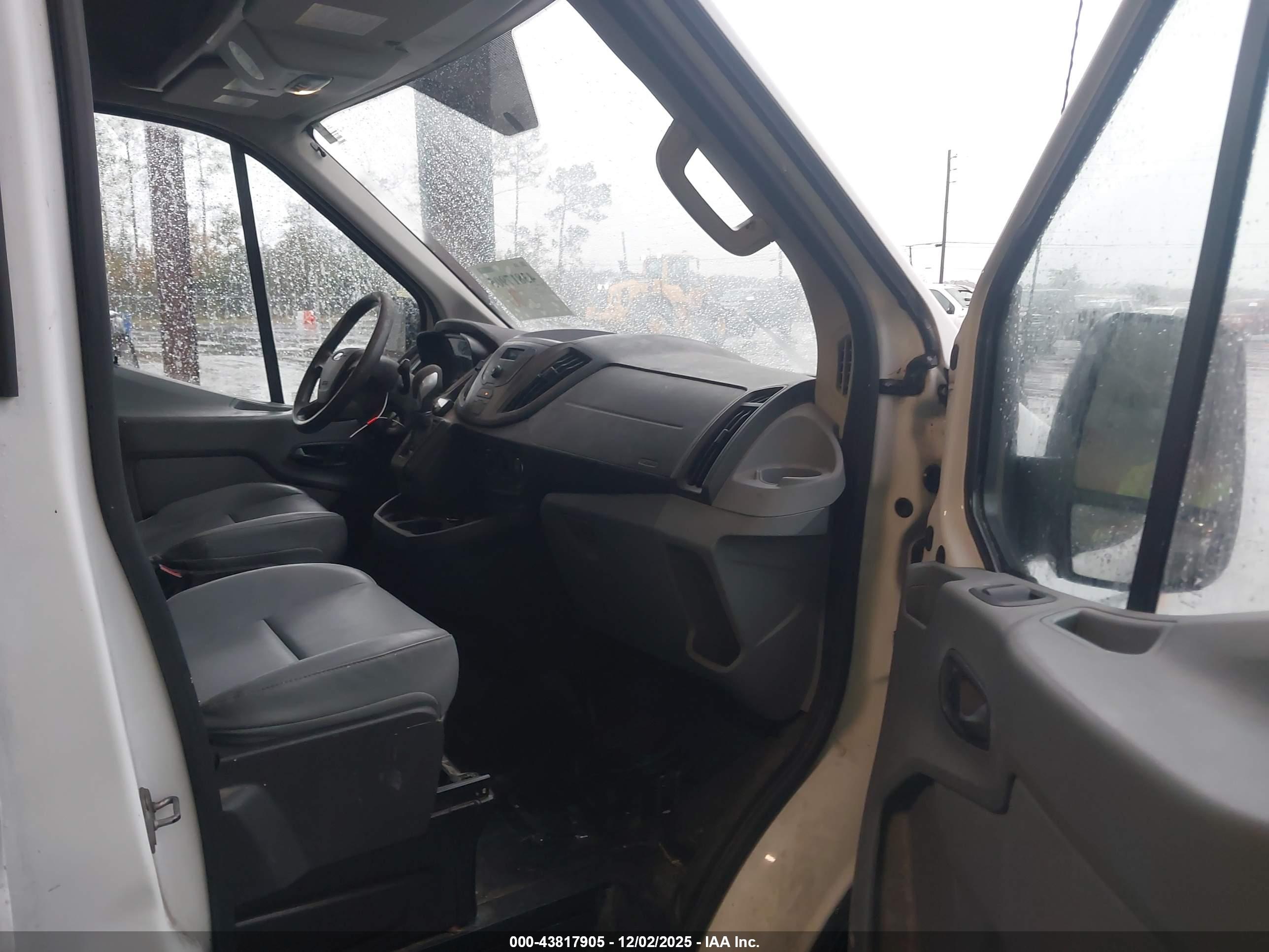 FORD TRANSIT-250 image 5
