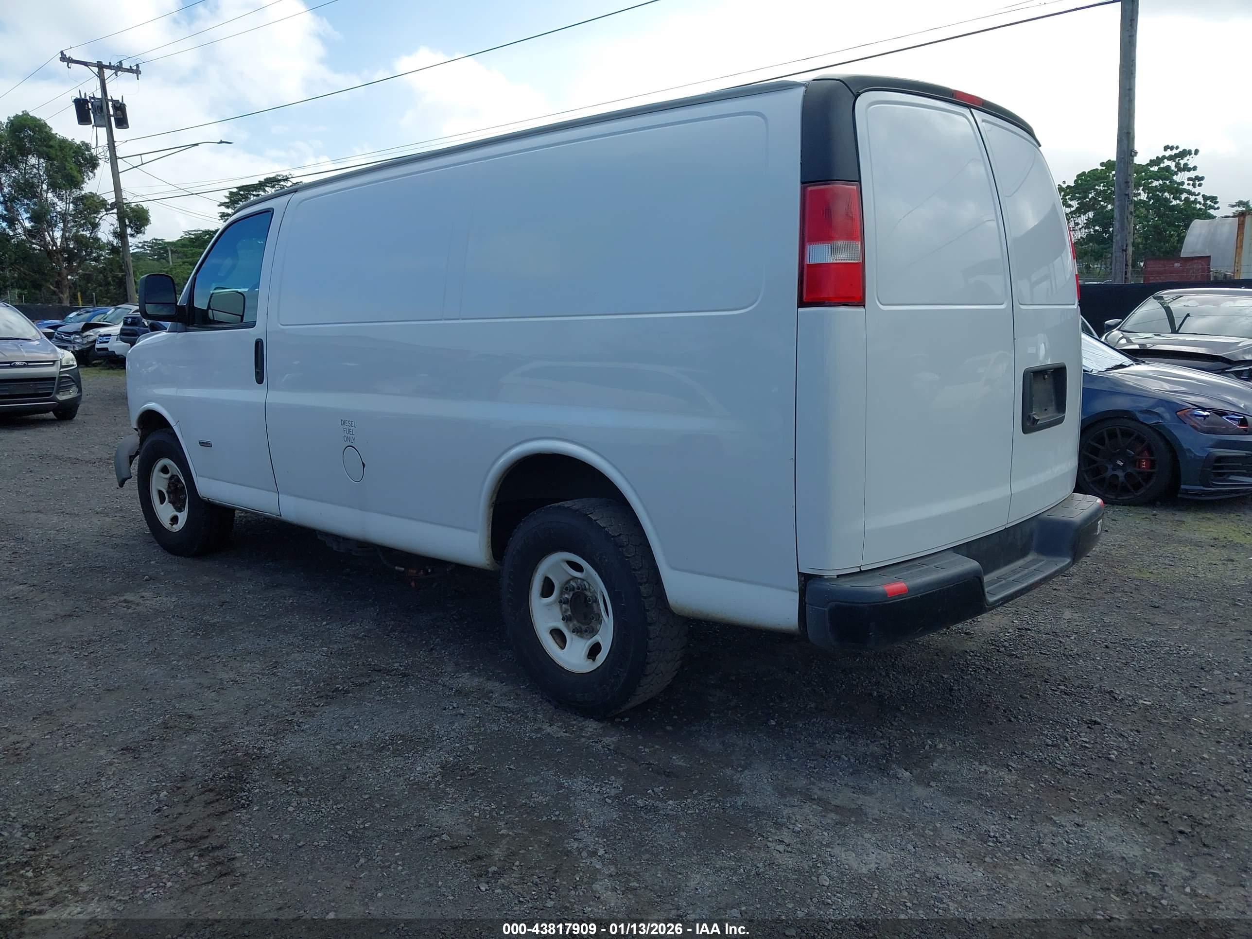 CHEVROLET EXPRESS image 3