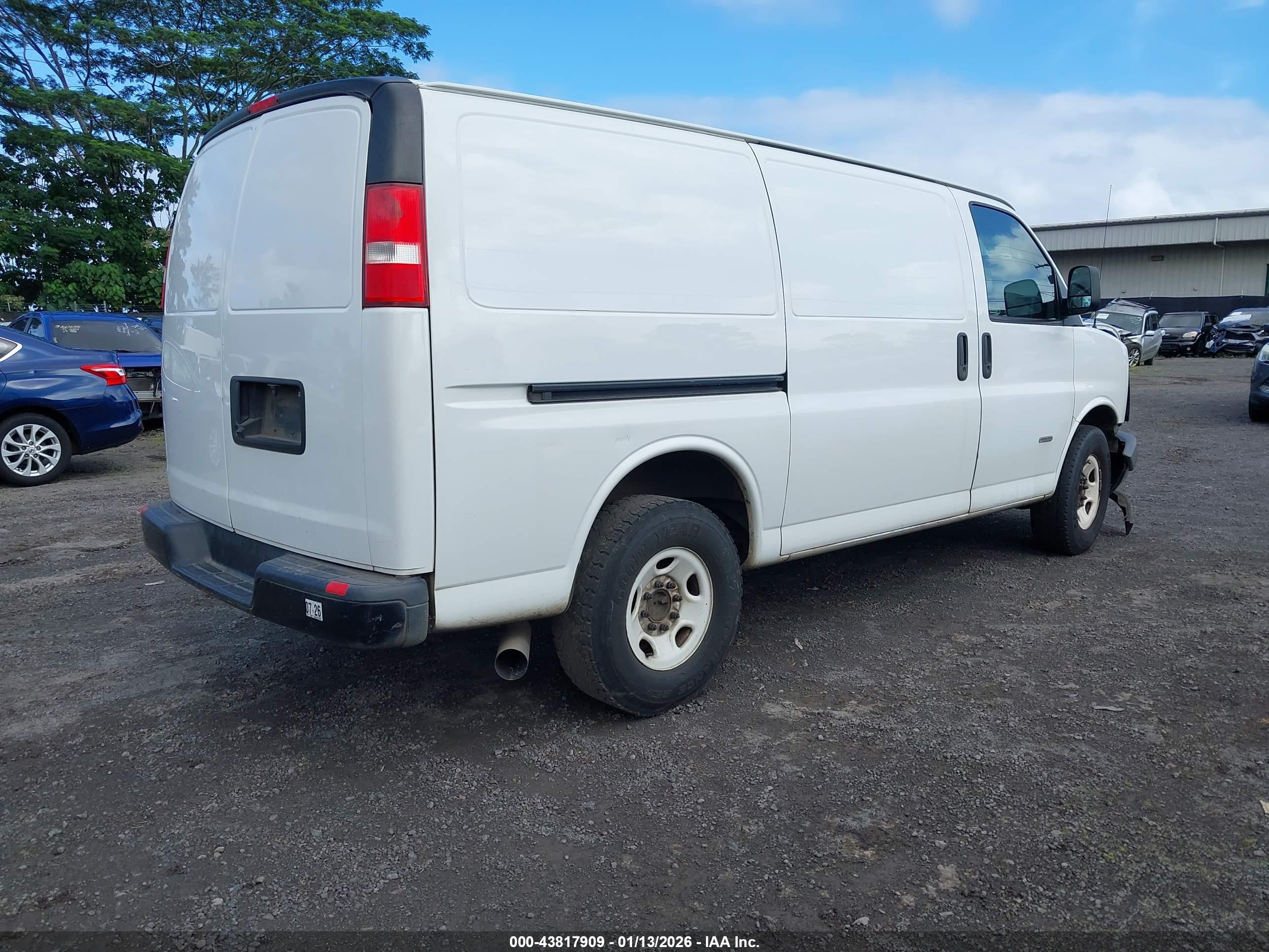 CHEVROLET EXPRESS image 4