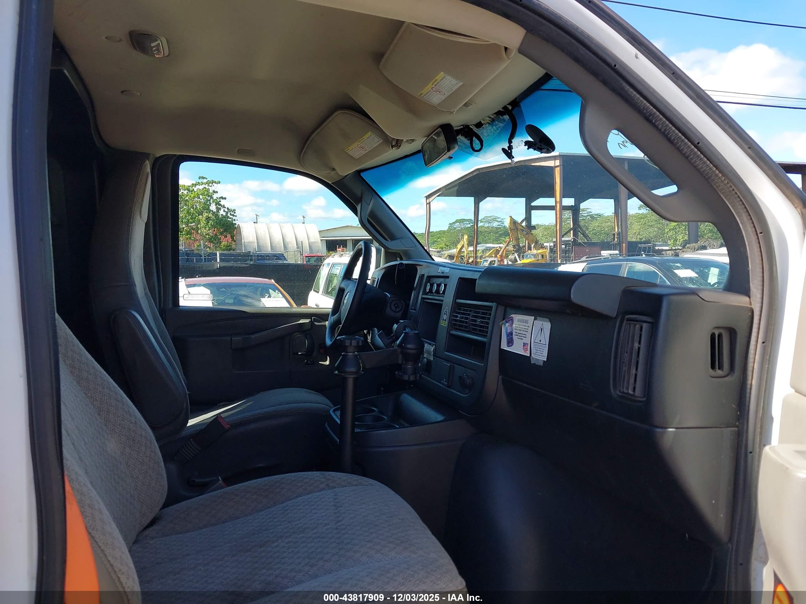 CHEVROLET EXPRESS image 5