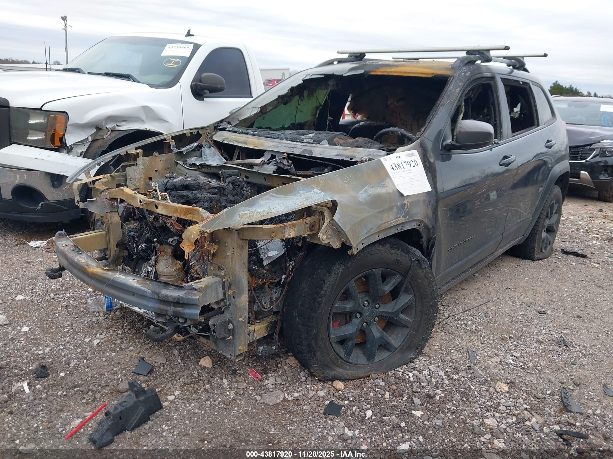 JEEP CHEROKEE image 2