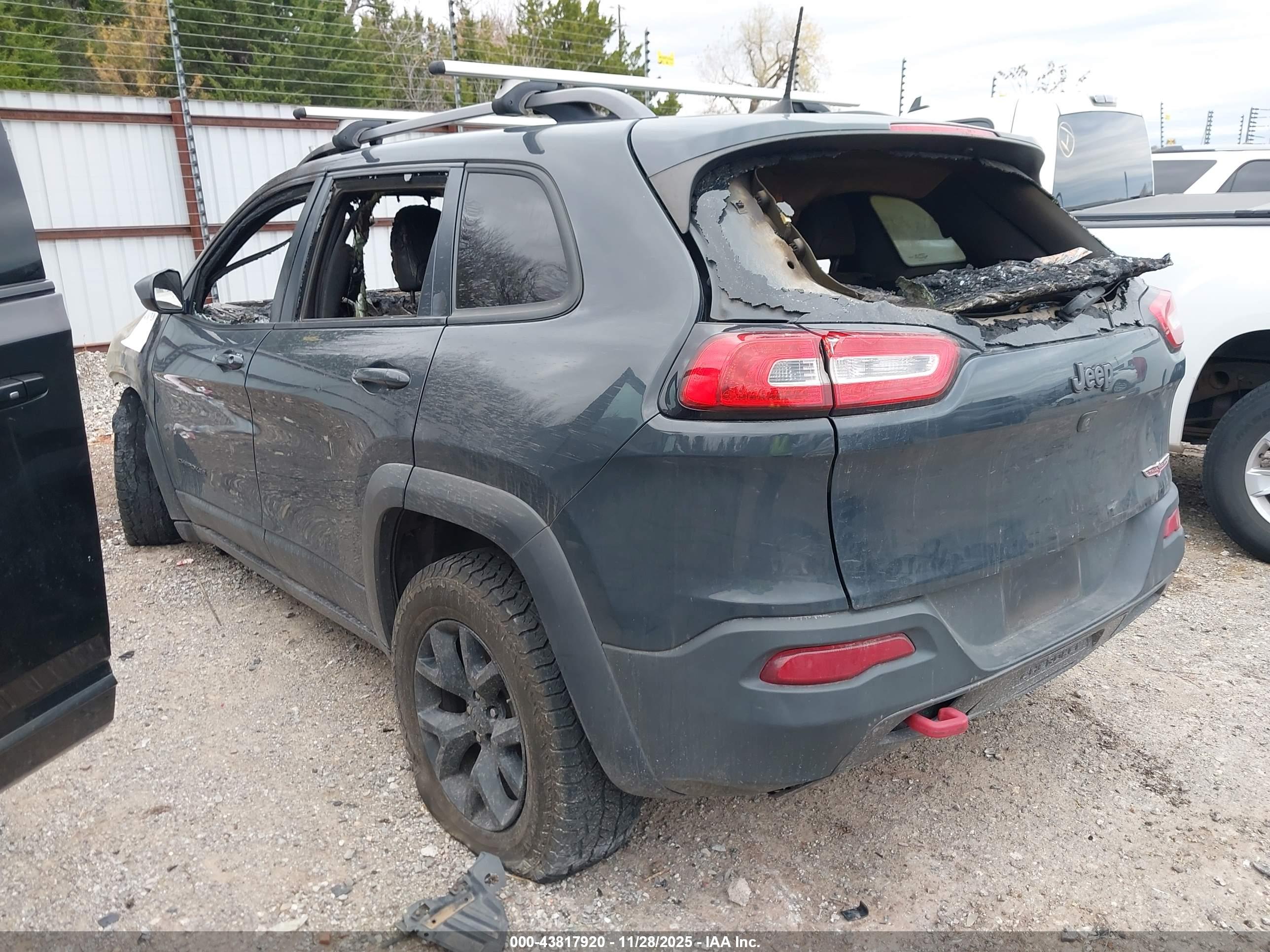 JEEP CHEROKEE image 3