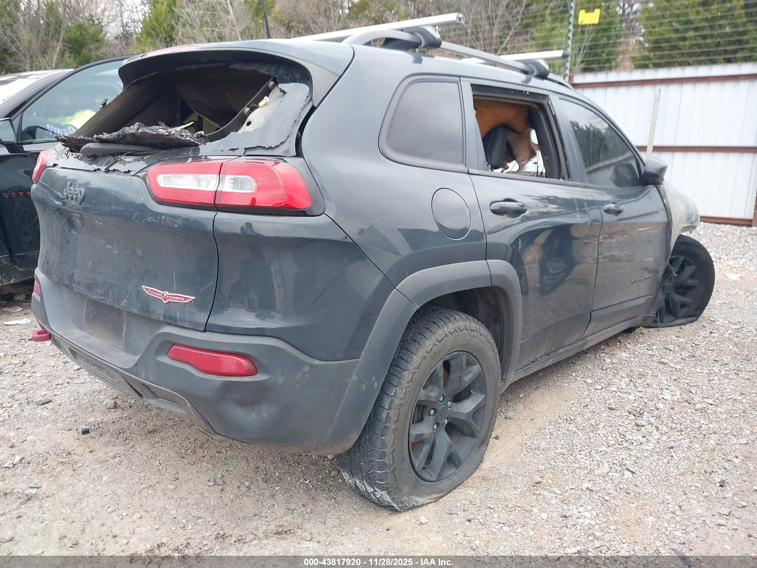 JEEP CHEROKEE image 4