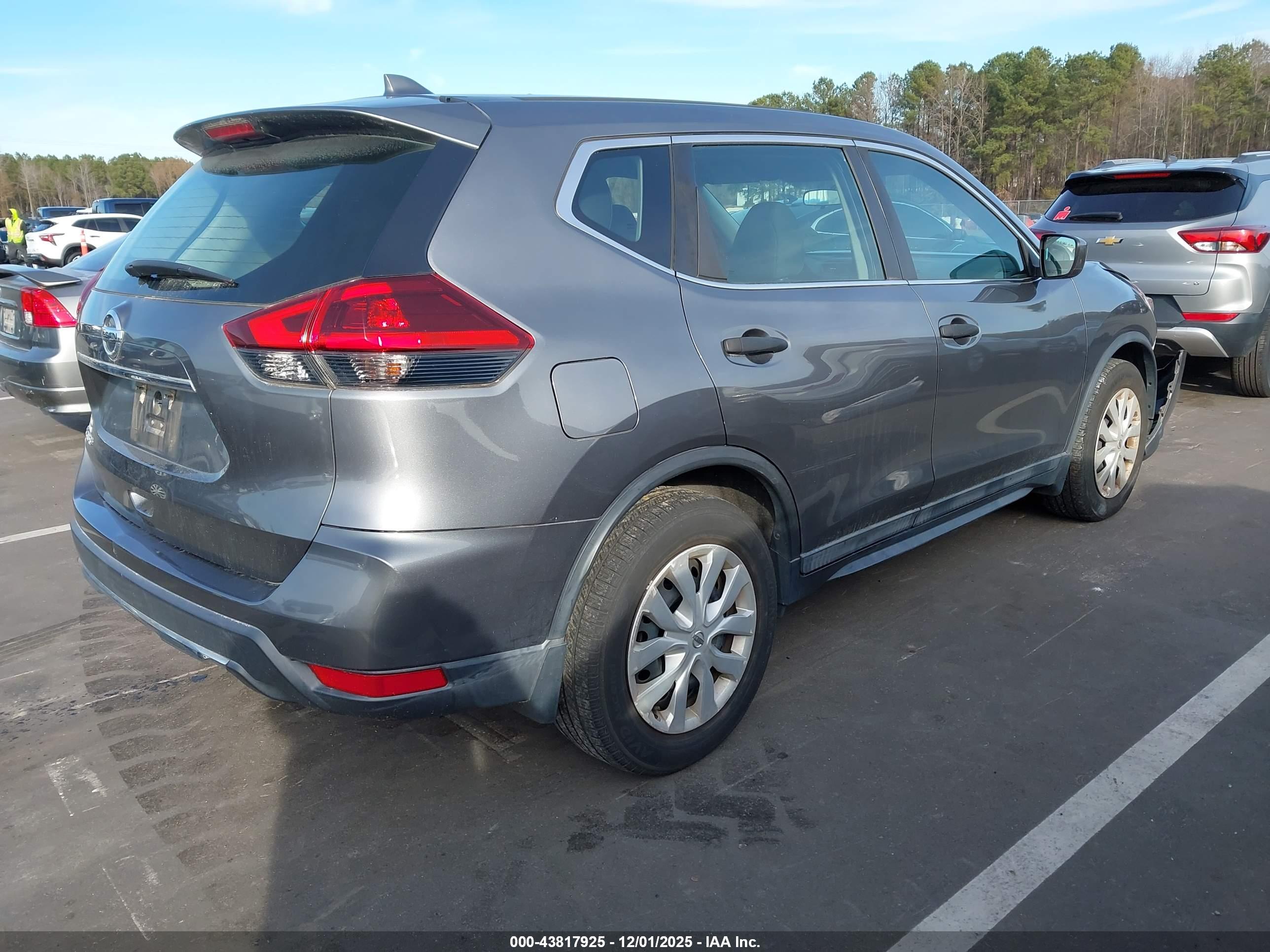 NISSAN ROGUE image 4
