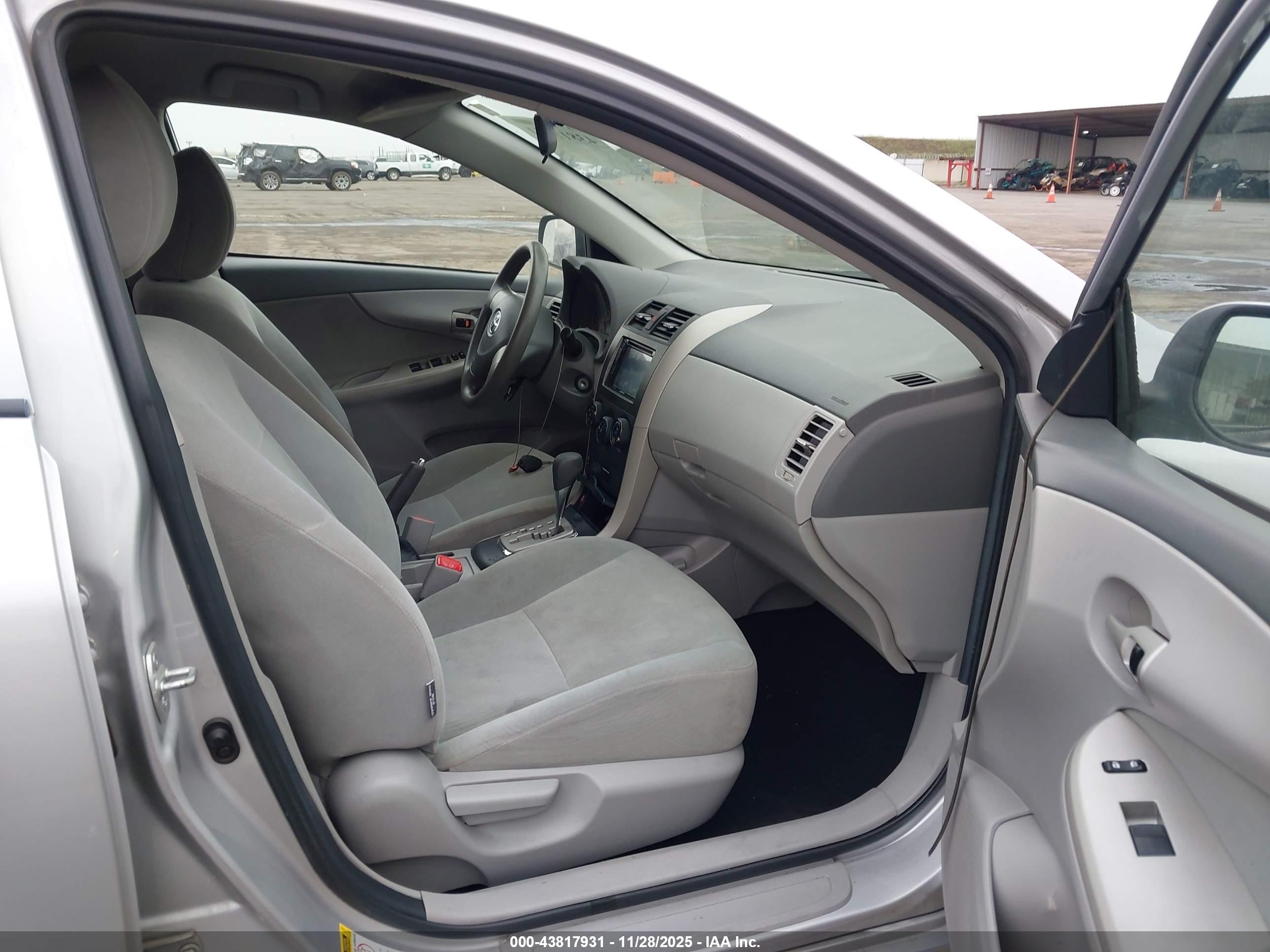 TOYOTA COROLLA image 5