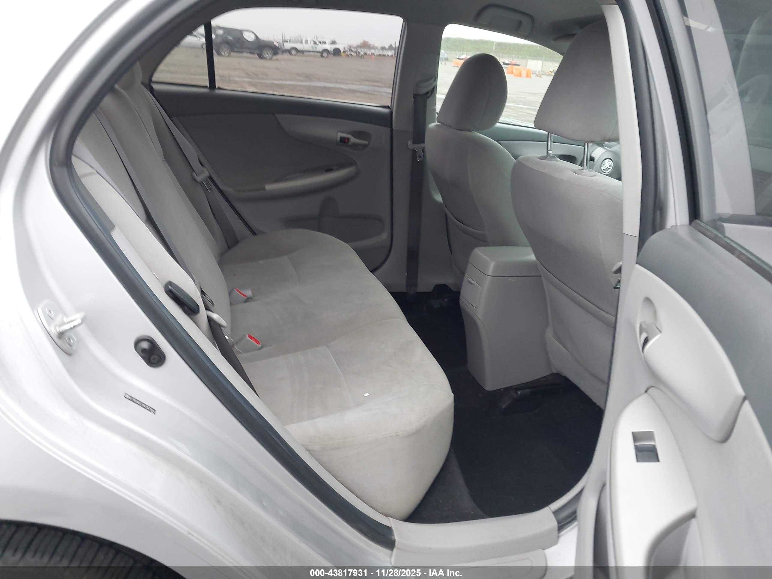 TOYOTA COROLLA image 8