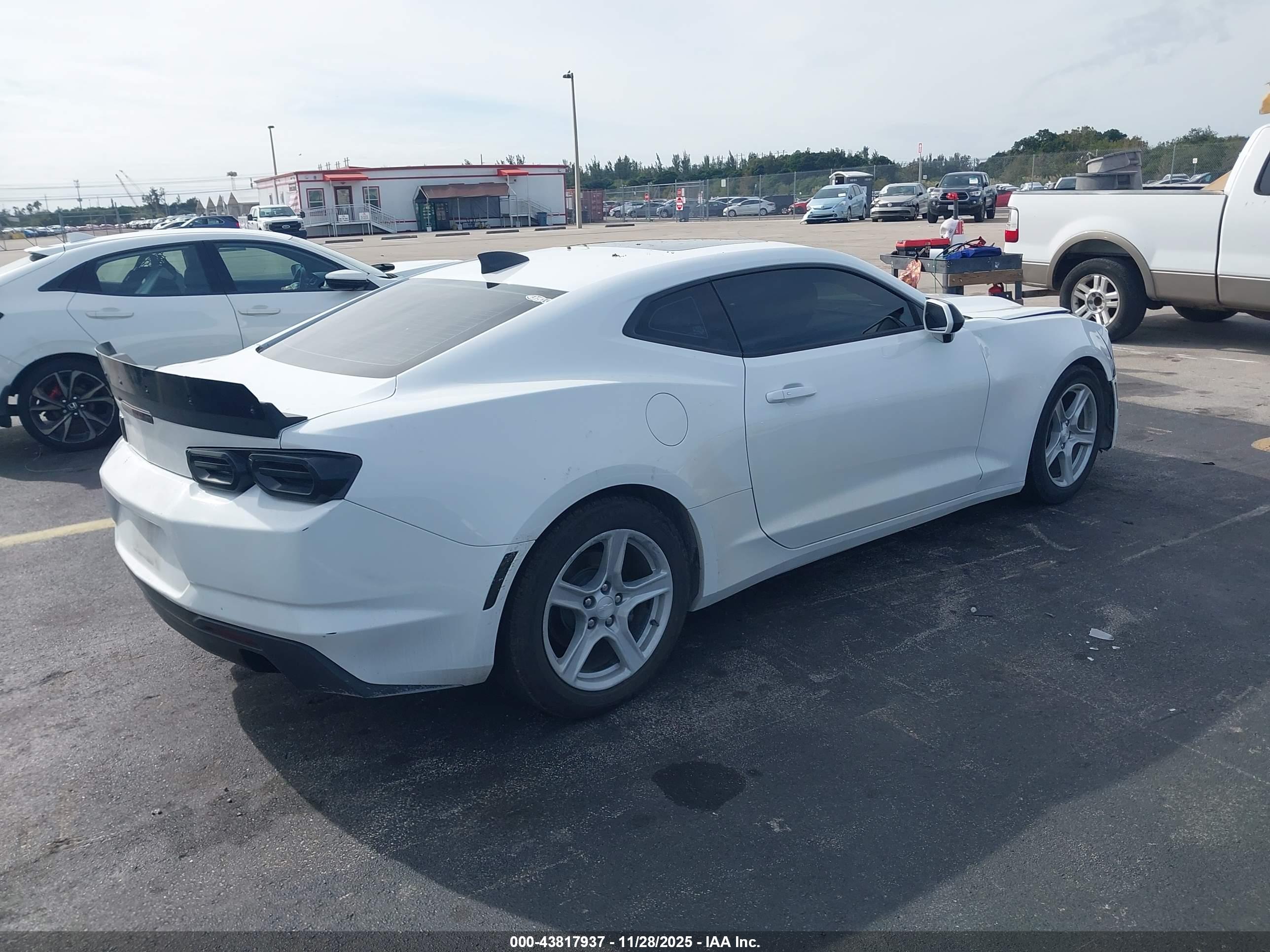 CHEVROLET CAMARO image 4