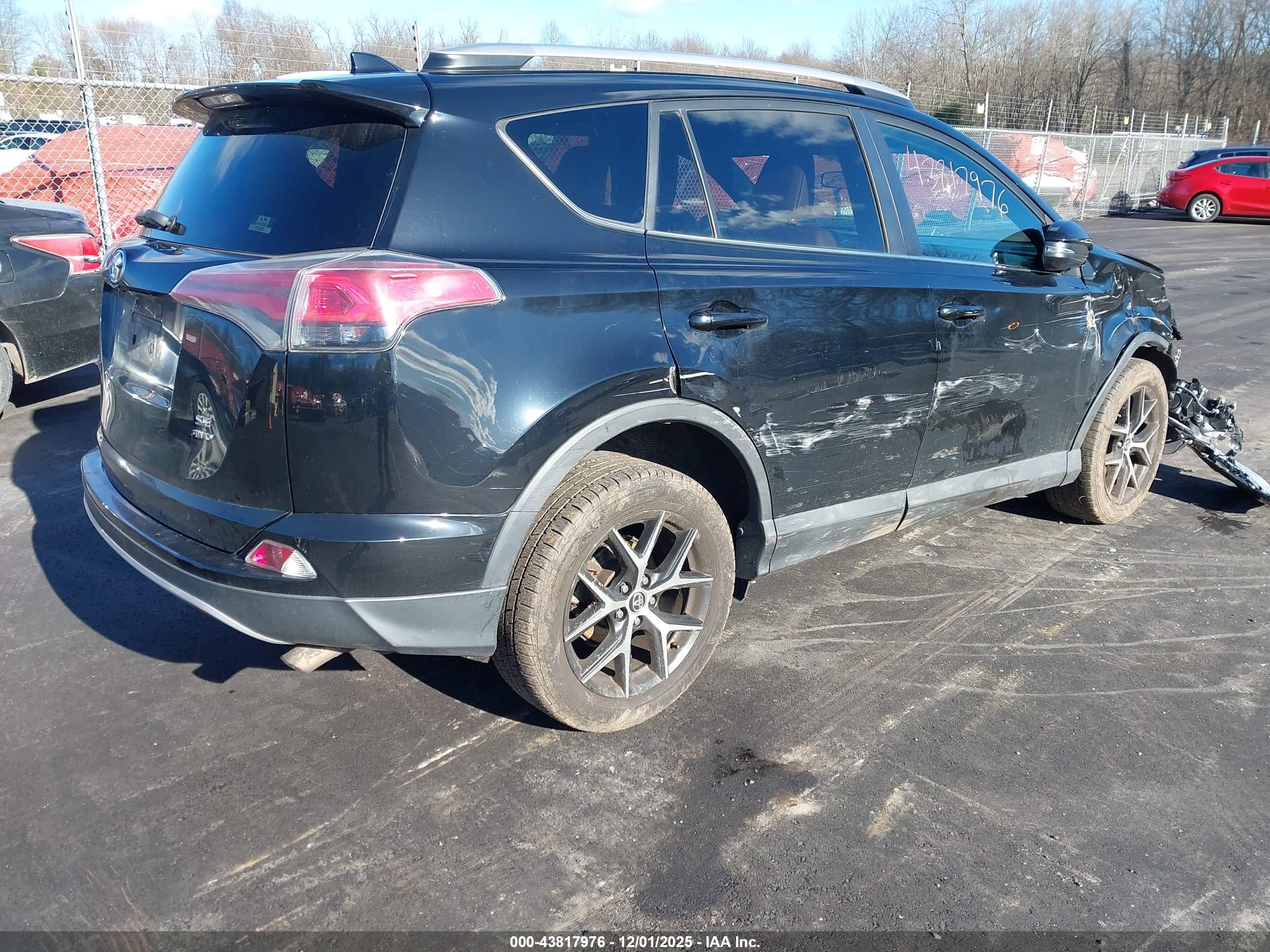 TOYOTA RAV4 image 4