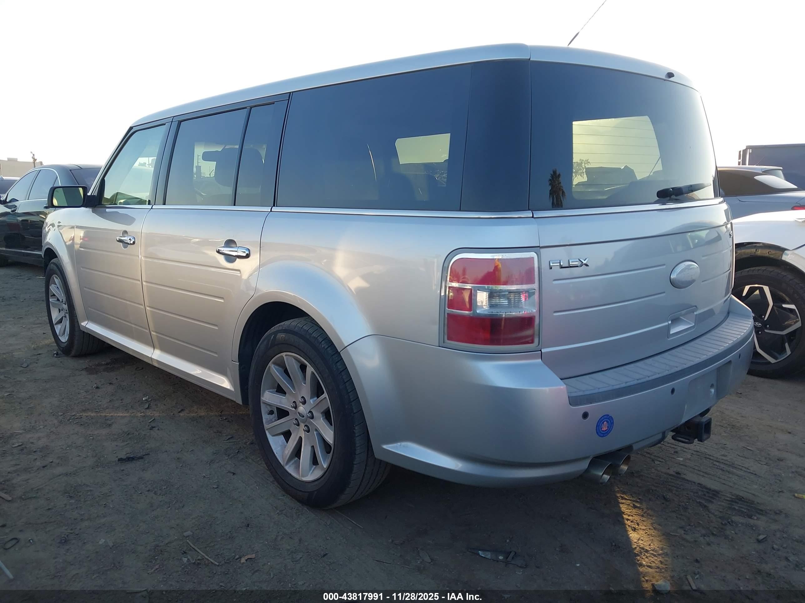 FORD FLEX image 3