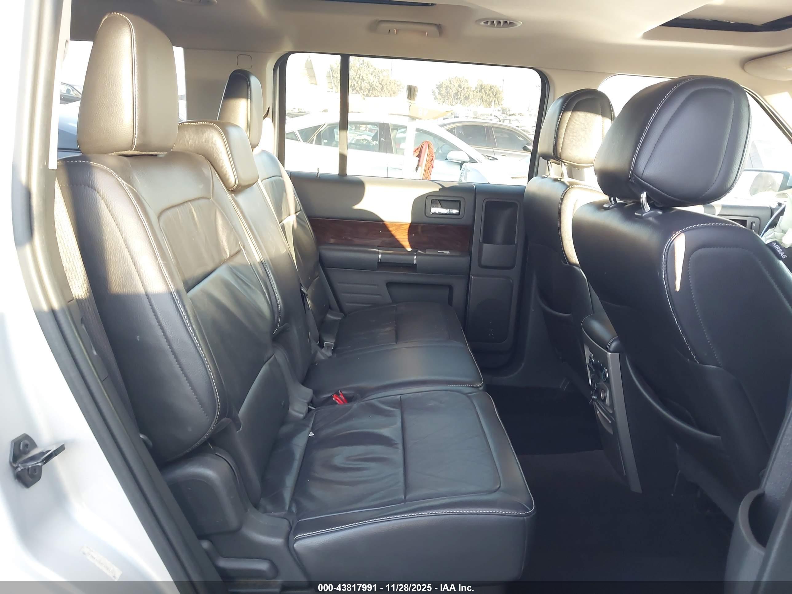 FORD FLEX image 8